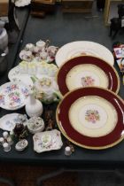 A QUANTITY OF CHINA AND CERAMICS TO INCLUDE CABINET PLATES, A MINIATURE 'REGAL' TEASET INCLUDING A