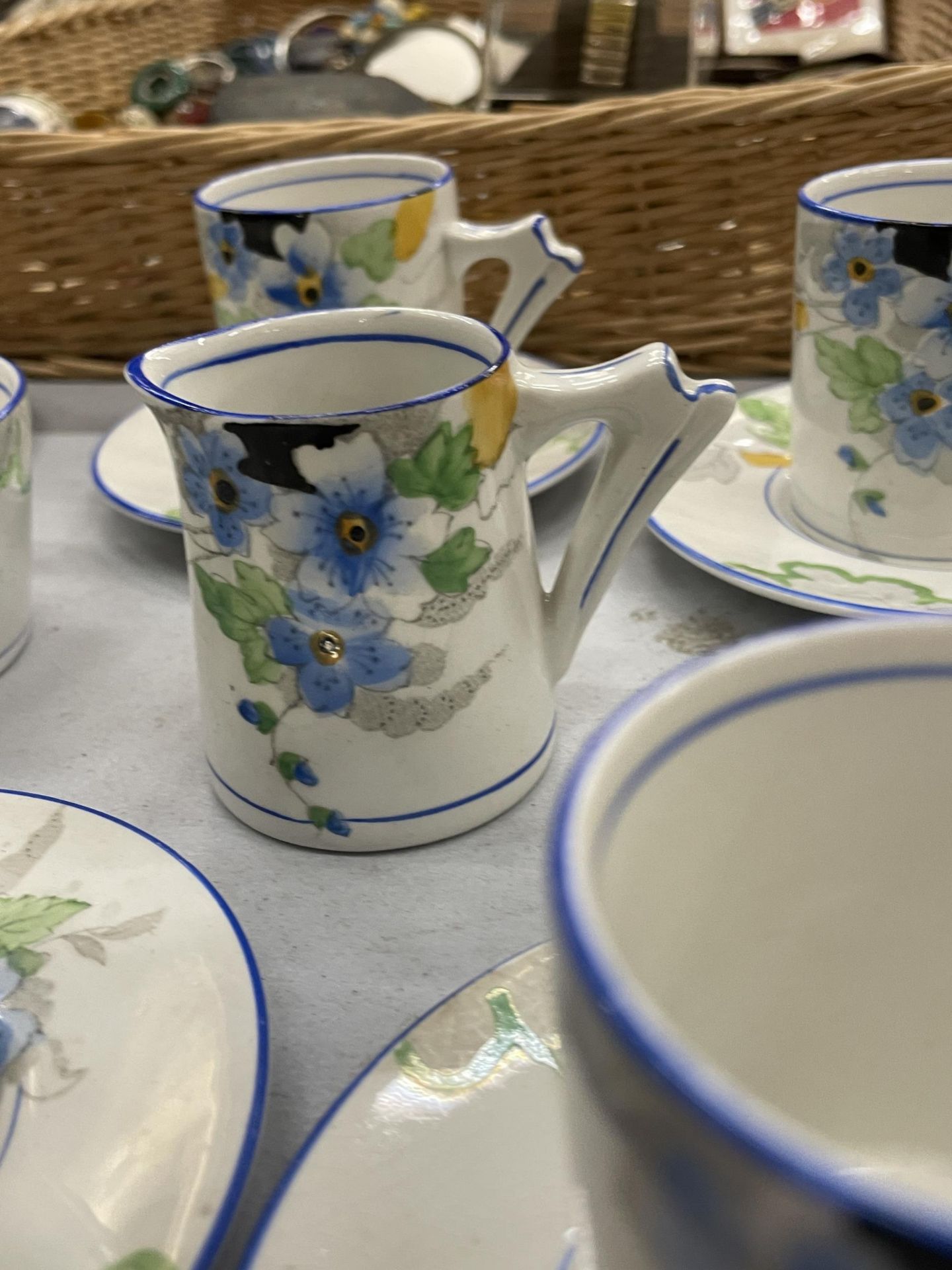 A SMALL VICTORIAN TEASET WITH FLORAL PATTERN TO INCLUDE A SUGAR BOWL, CREAM JUG, CUPS AND SAUCERS - Image 4 of 4