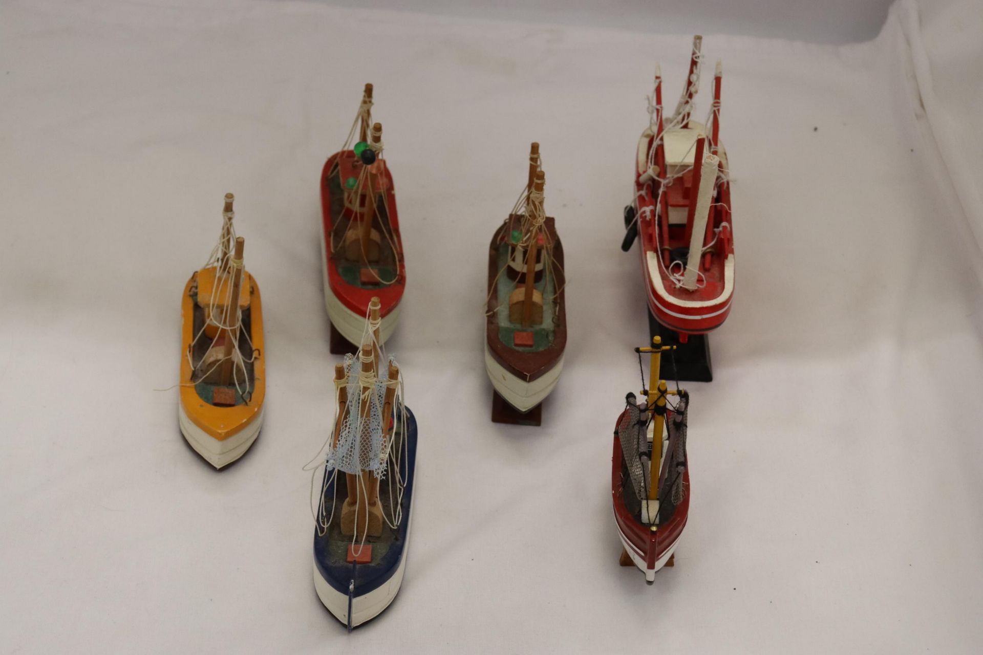 SIX MODELS OF TRAWLER FISHING BOATS - Bild 5 aus 5