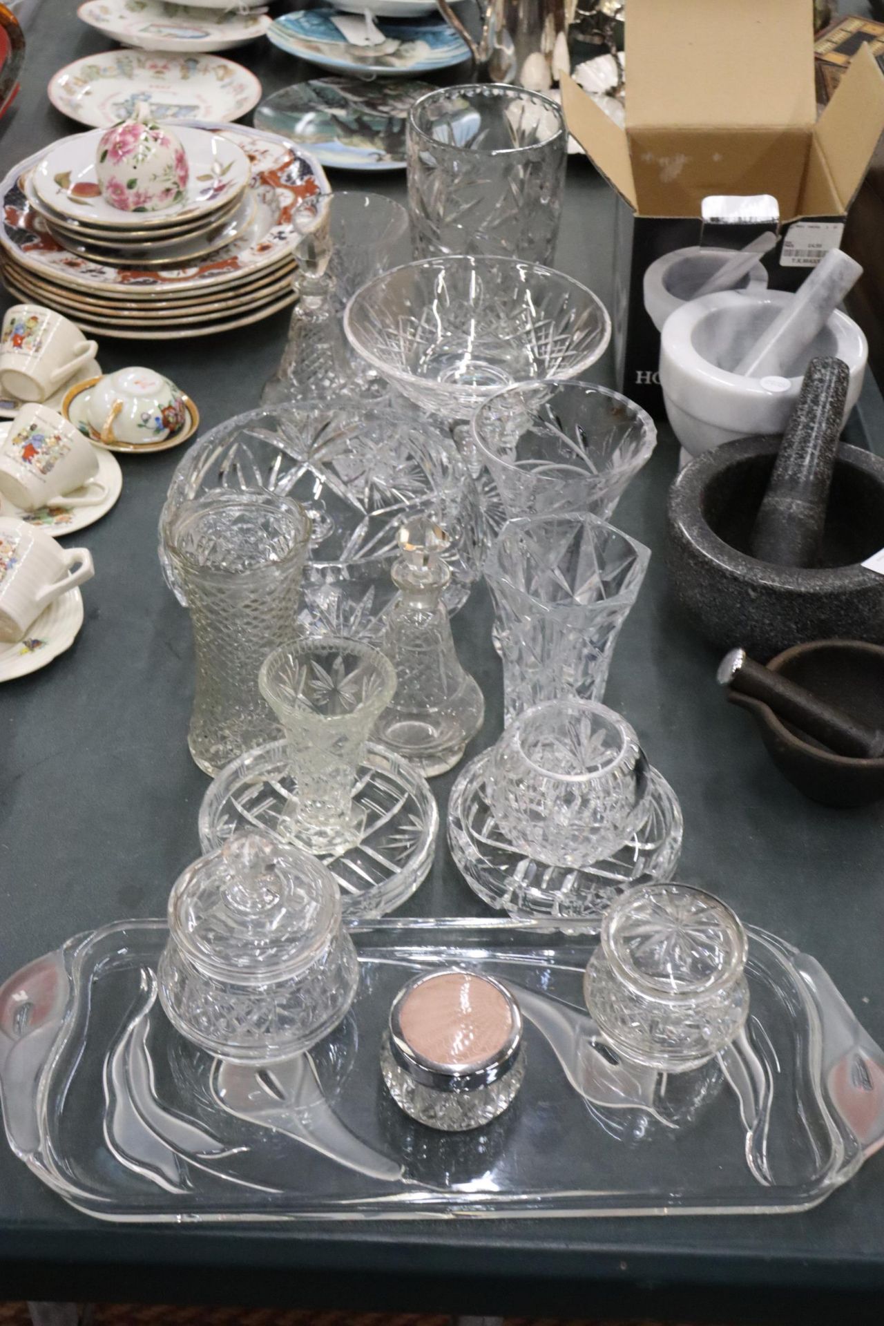 A LARGE QUANTITY OF GLASSWARE TO INCLUDE CUT GLASS VASES, BOWLS, A DRESSING TABLE SET WITH TRAY, OIL