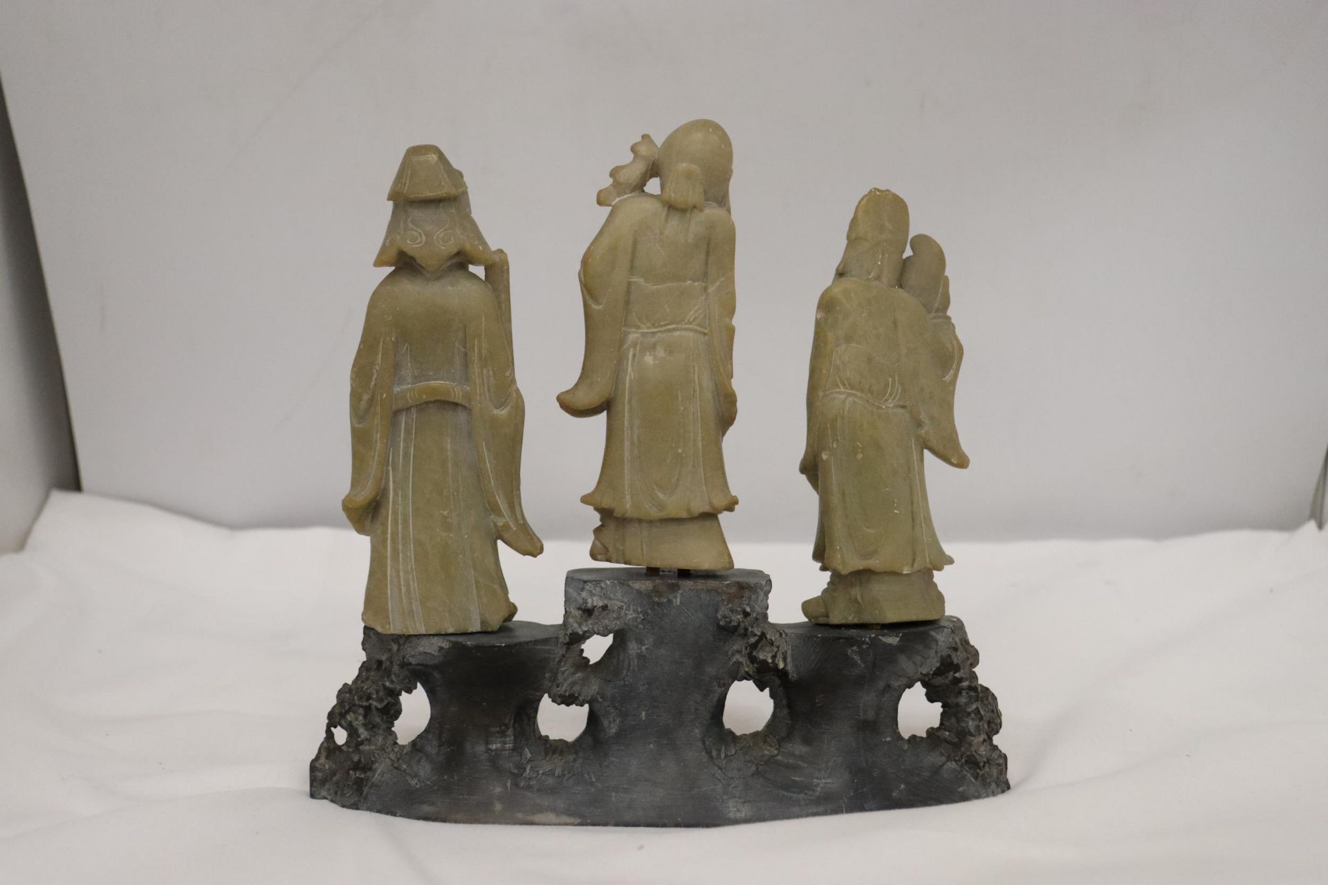AN ORIENTAL CARVING OF THREE ELDERS ON A PLINTH, HEIGHT 21CM, WIDTH 22CM - Image 7 of 8
