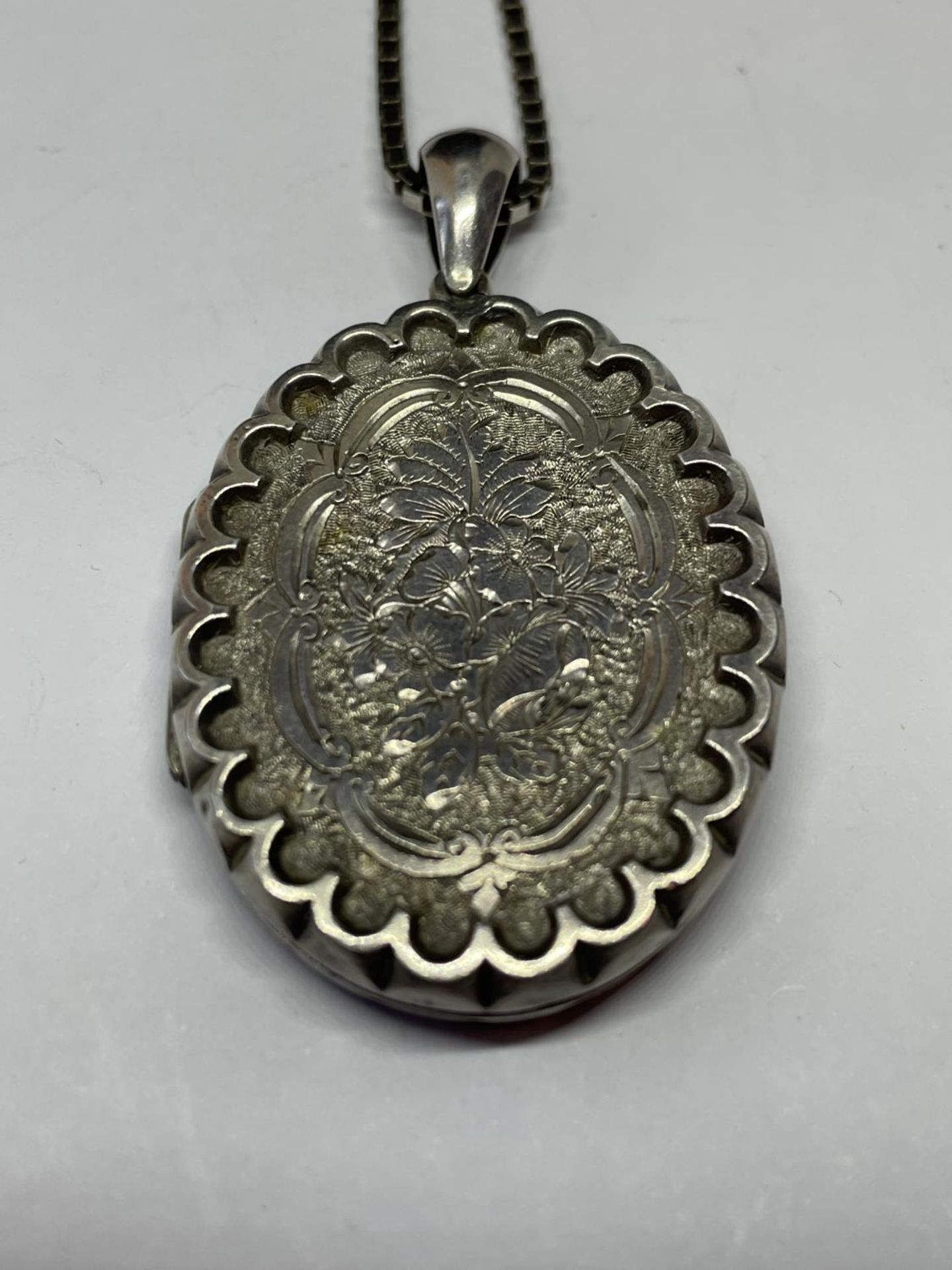 A WWI SILVER LOCKET AND CHAIN - Image 2 of 4