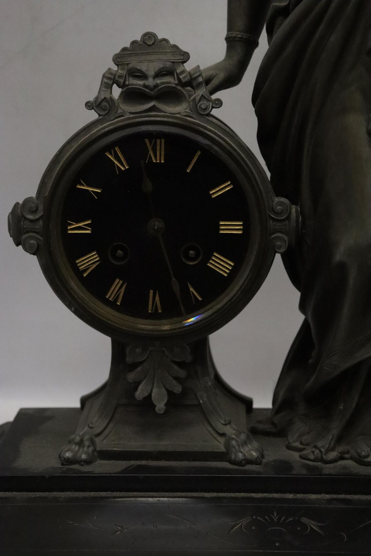 A PENDULUM MANTLE CLOCK IN NAPOLEON III STYLE REPRESENTING A WOMAN HEIGHT 54CM - Image 2 of 7