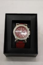 A BOXED 'NY, LONDON' WRISTWATCH, WORKING AT TIME OF CATALOGUING, NO WARRANTY GIVEN