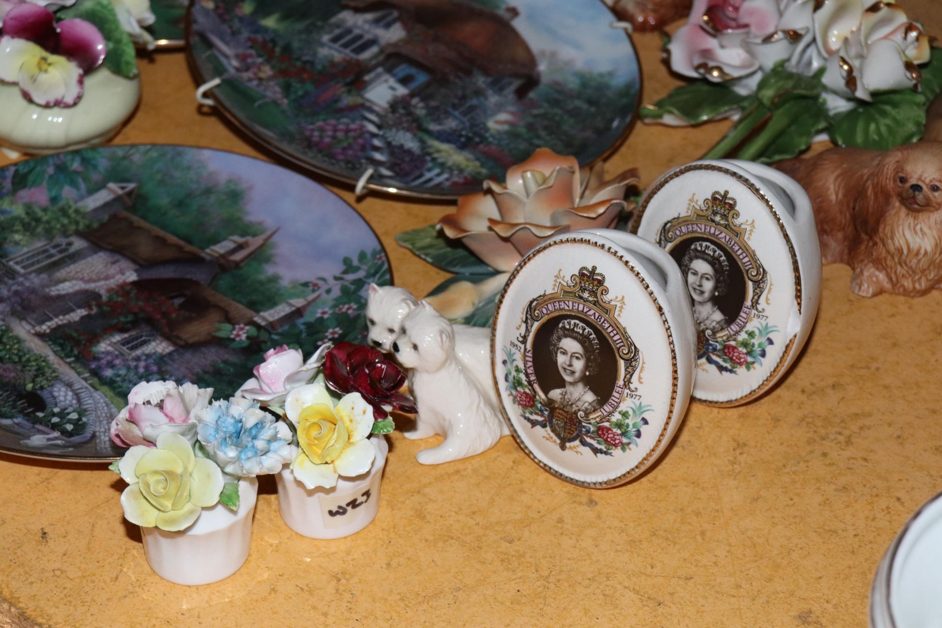 A LARGE QUANTITY OF CERAMICS TO INCLUDE LILLIPUTT LANE CABINET PLATES, ROYAL DOULTON, ETC POSIES, - Image 7 of 10