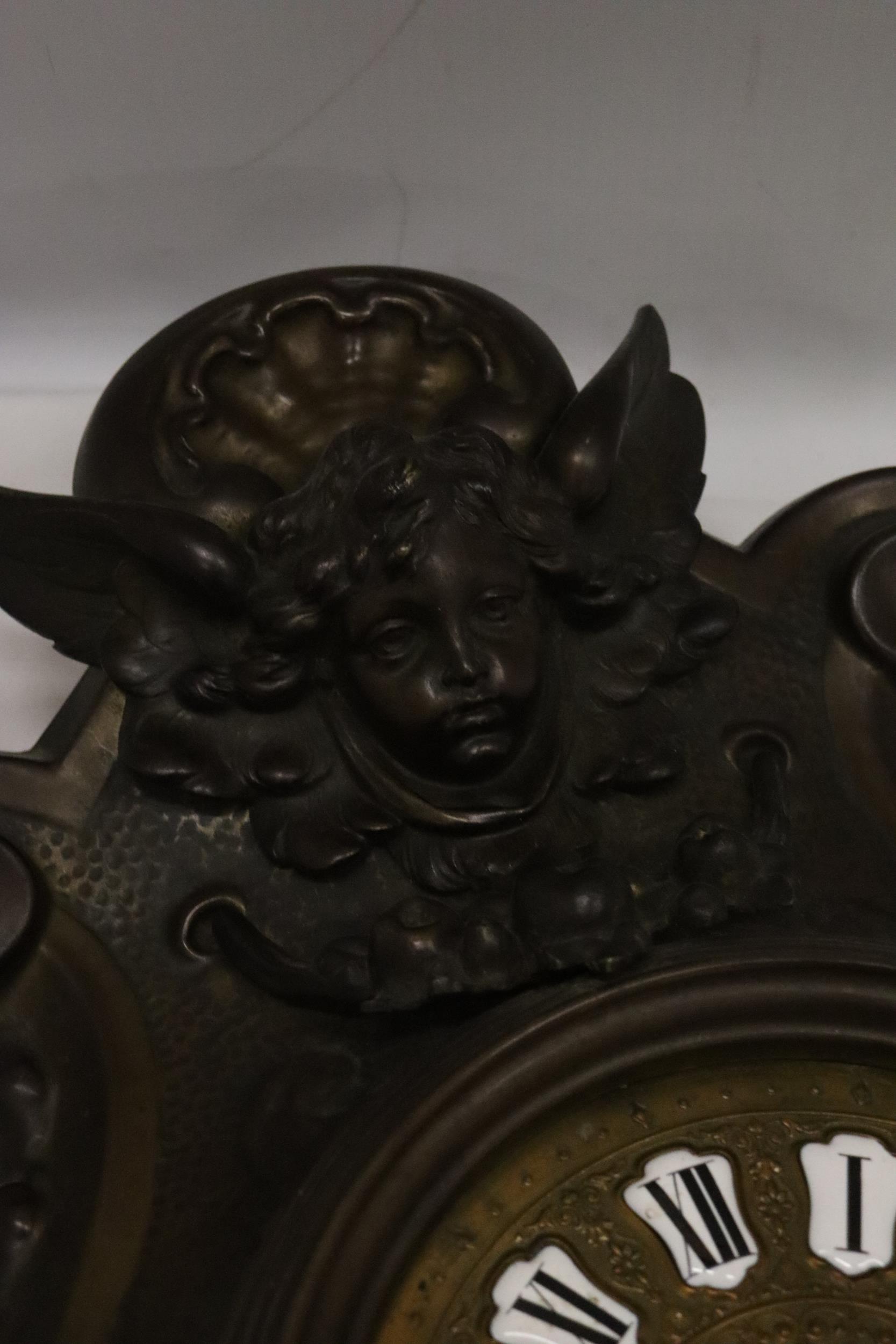 A BRONZE CLOCK WITH NEPTUNE AND DOLPHIN DECORATION - Image 4 of 5