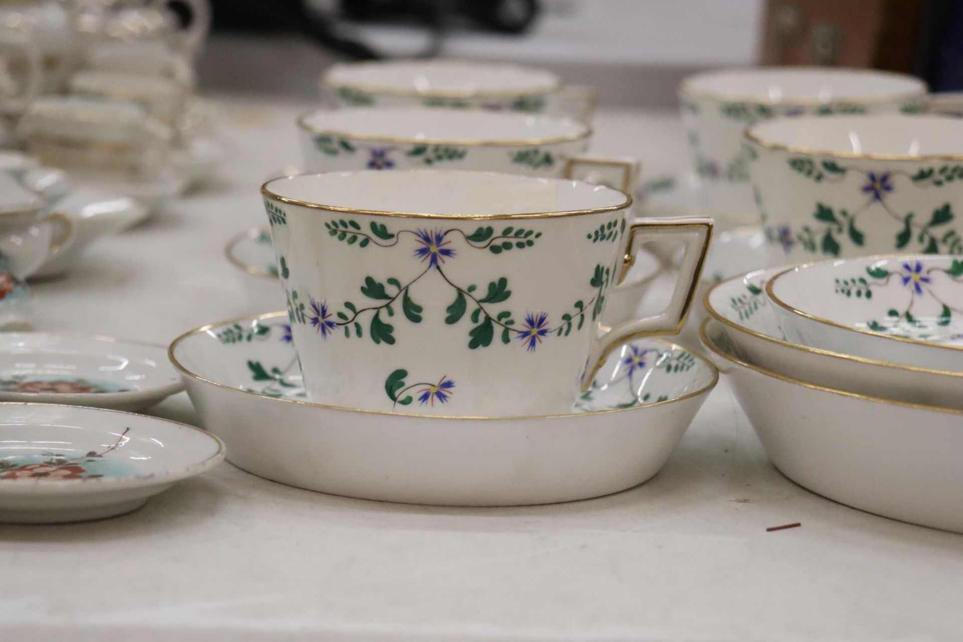 A QUANTITY OF COPELAND SPODE TEAWARE TO INCLUDE CUPS AND SAUCERS - Bild 3 aus 6