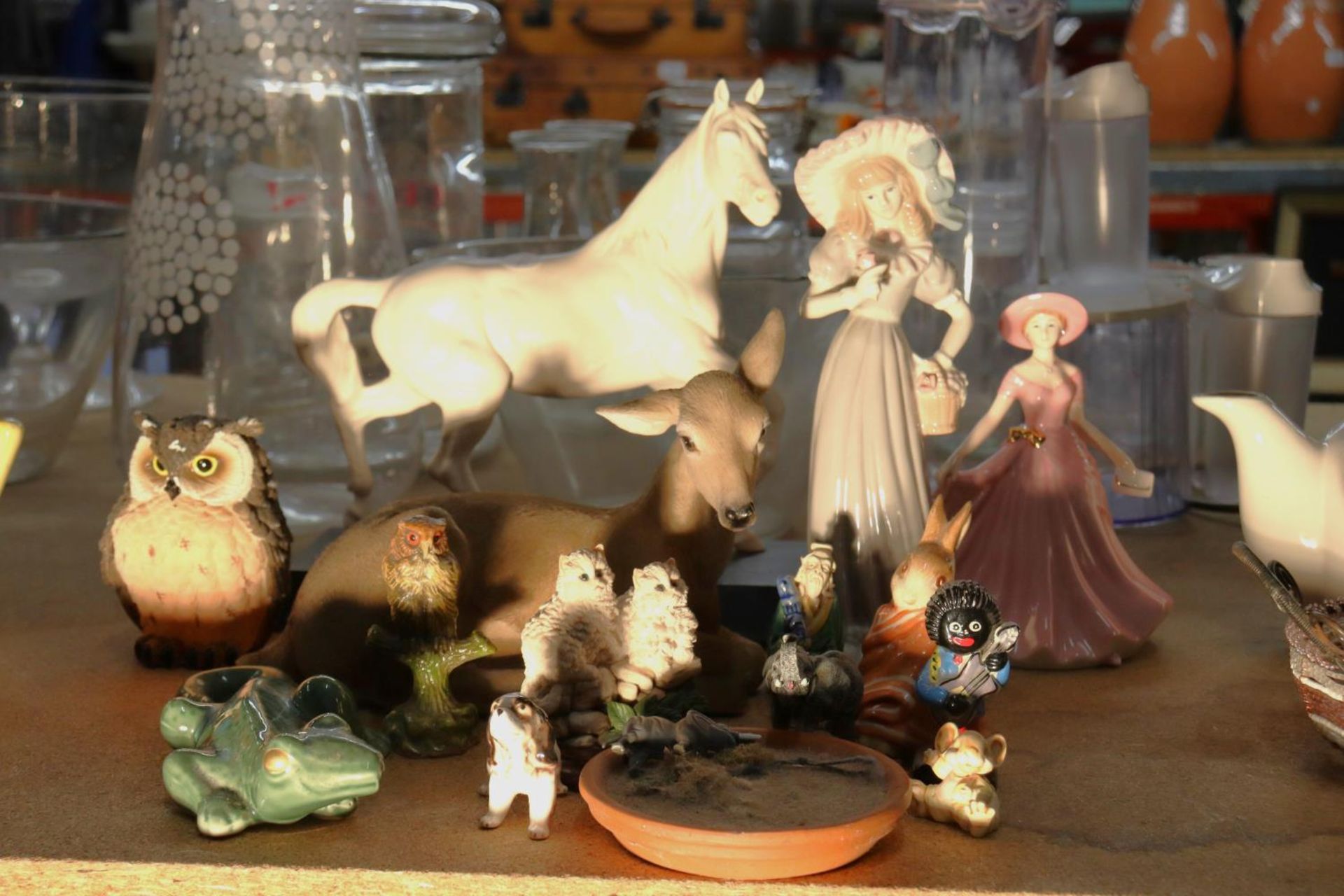 A MIXED LOT TO INCLUDE A SPIRIT OF THE WIND HORSE ON WOODEN PLINTH, BEATRIX POTTER PETER RABBIT,