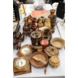 A LARGE QUANTITY OF TREEN ITEMS TO INCLUUDE BOWLS, TRINKET BOXES, FRAMED HANDPAINTED TILES,