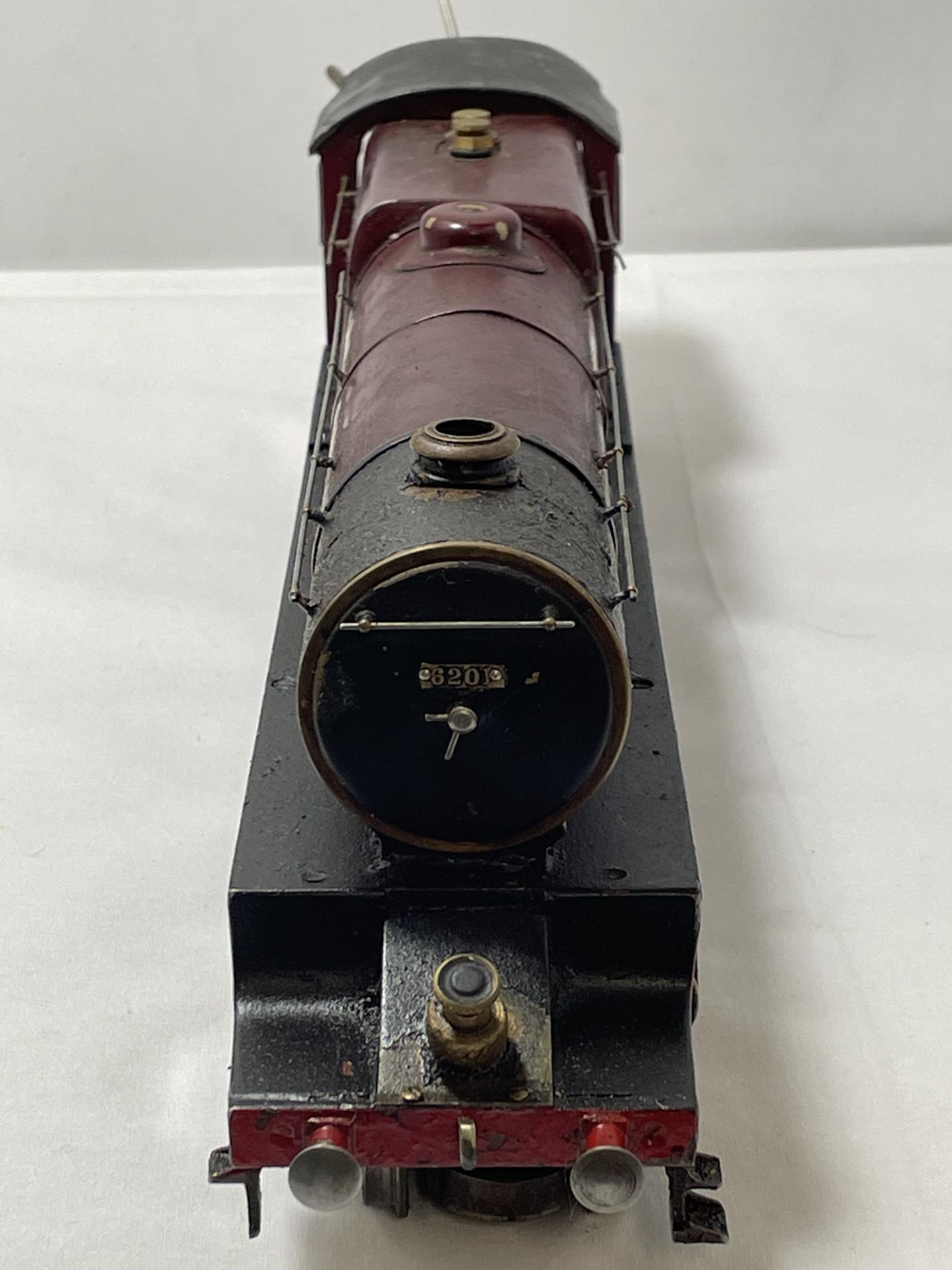 A SCRATCH BUILT LIVE STEAM 30 MM GAUGE 4-6-2 MODEL RAILWAY LOCOMOTIVE NUMBER 6201 IN MAROON AND - Image 3 of 5