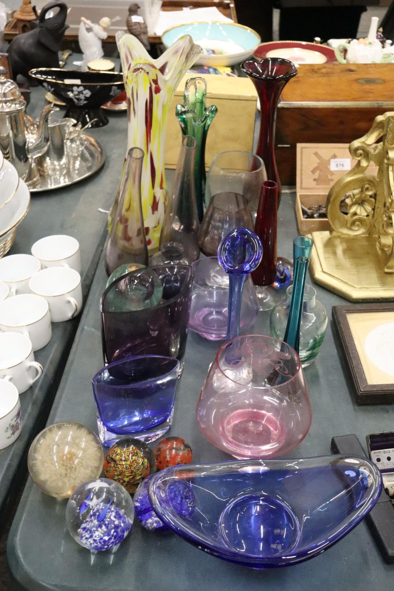 A LARGE QUANTITY OF GLASSWARE TO INCLUDE PAPERWEIGHTS, VASES, BOWLS, ETC.,