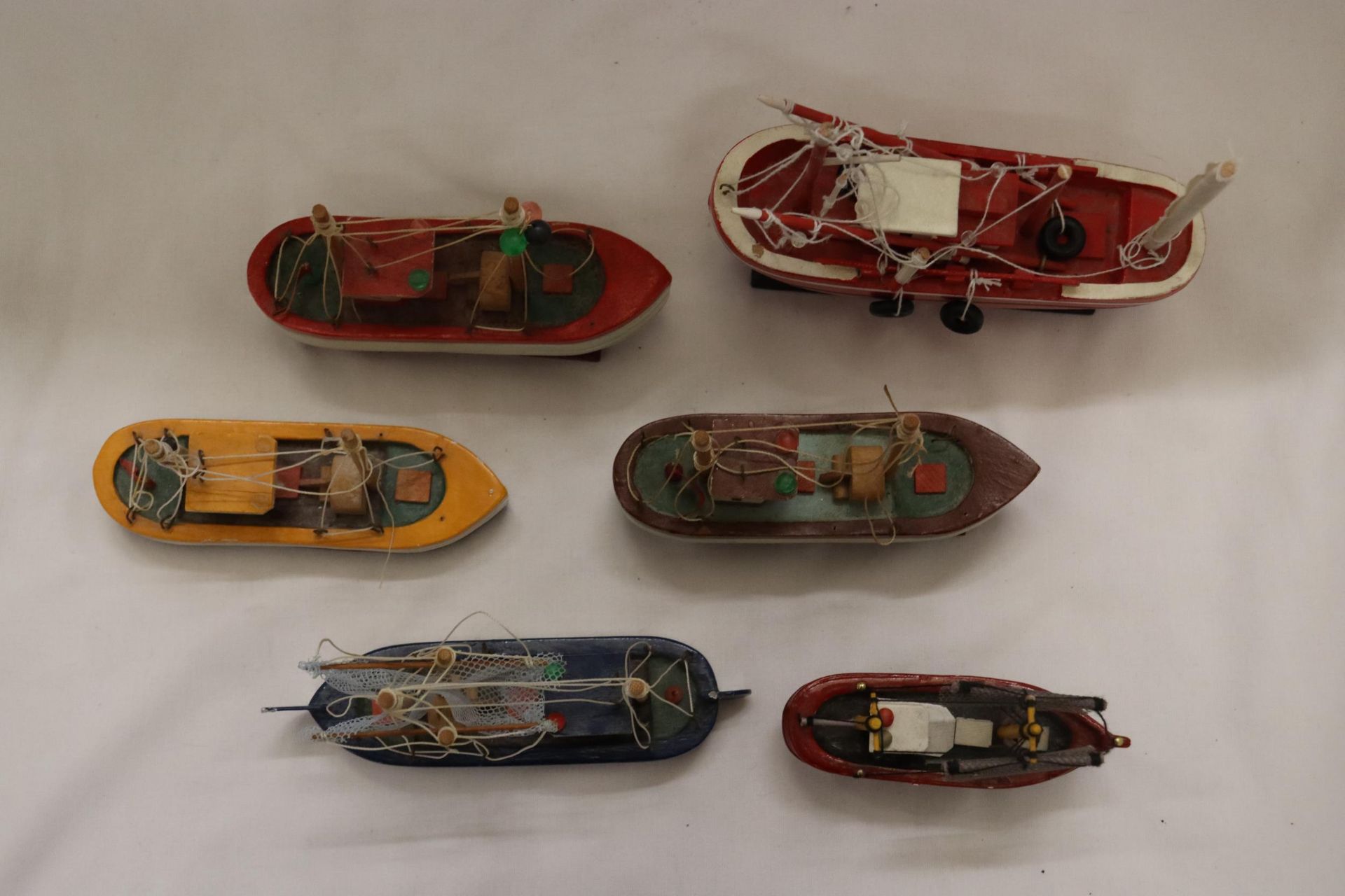 SIX MODELS OF TRAWLER FISHING BOATS - Bild 4 aus 5