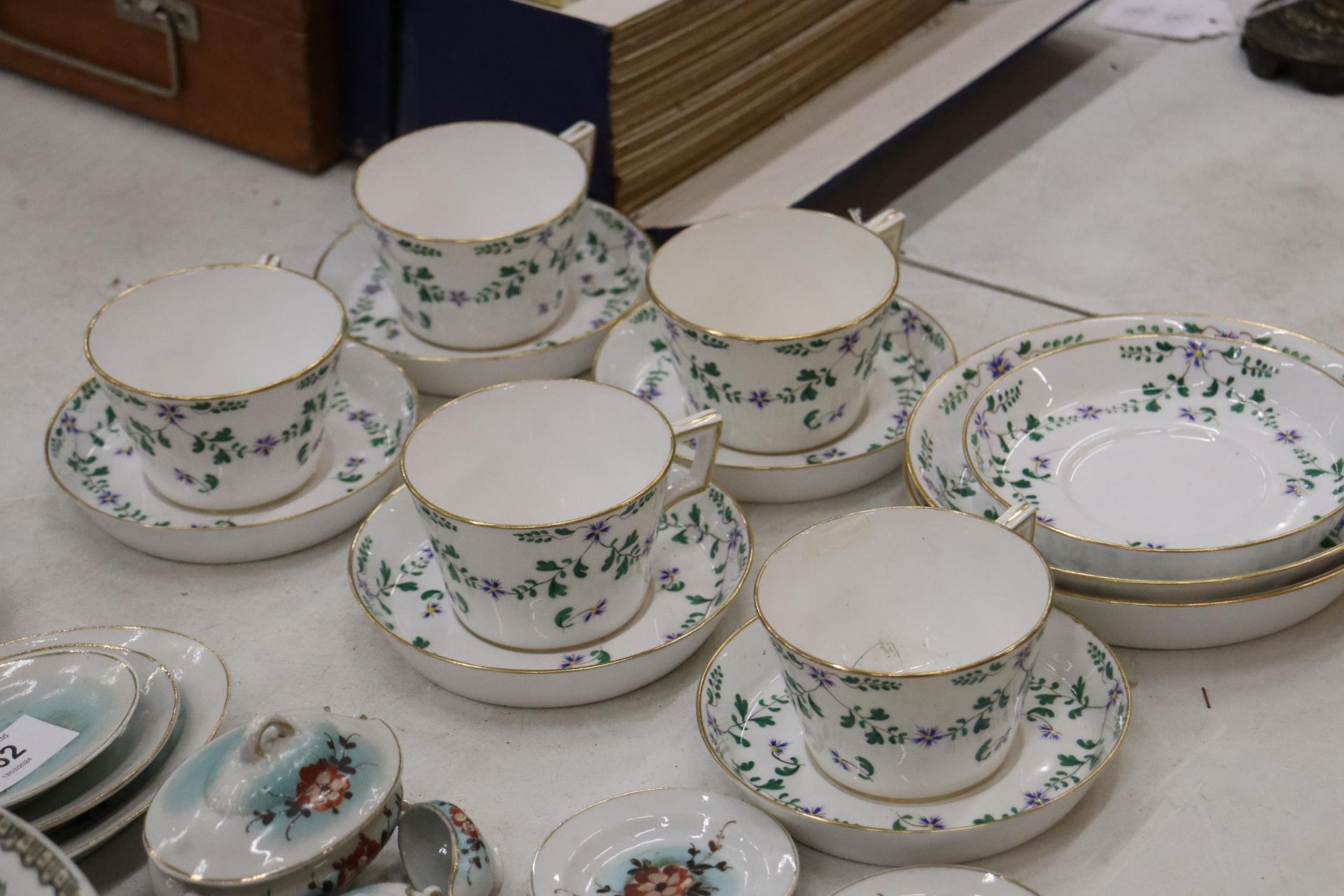 A QUANTITY OF COPELAND SPODE TEAWARE TO INCLUDE CUPS AND SAUCERS - Bild 2 aus 6