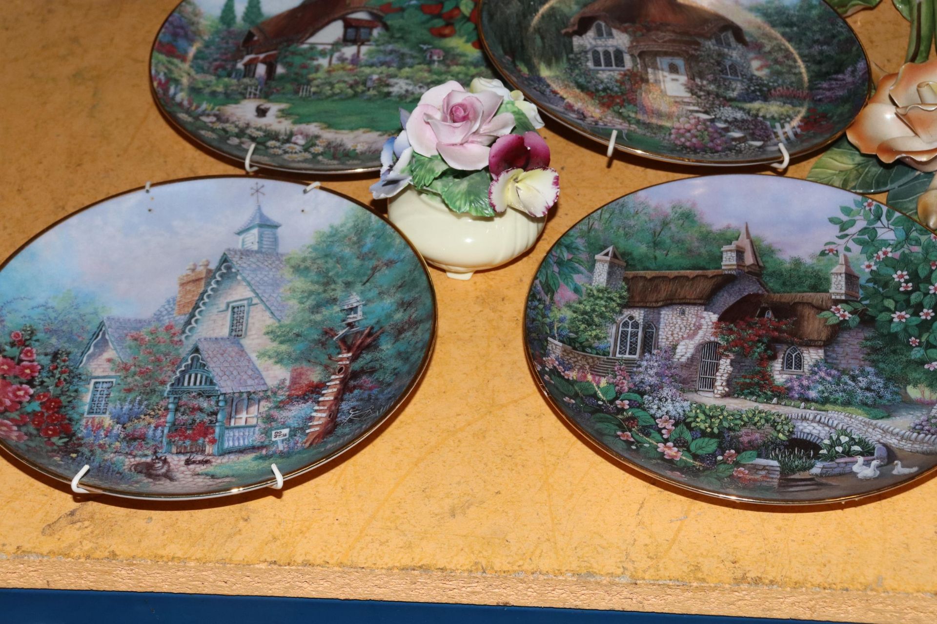 A LARGE QUANTITY OF CERAMICS TO INCLUDE LILLIPUTT LANE CABINET PLATES, ROYAL DOULTON, ETC POSIES, - Image 3 of 10