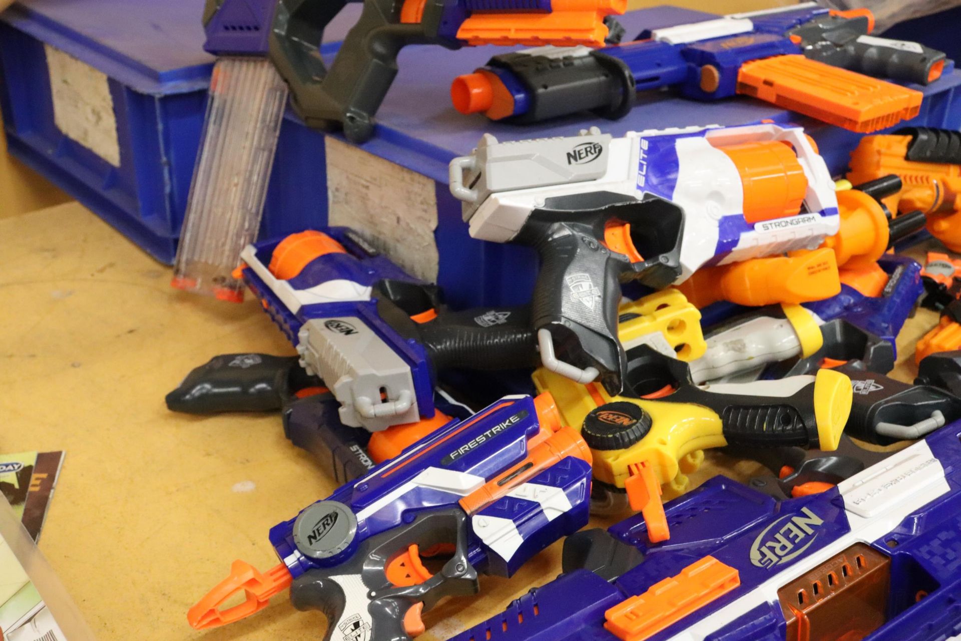 A QUANTITY OF NERF GUNS - 15 IN TOTAL - Bild 7 aus 7