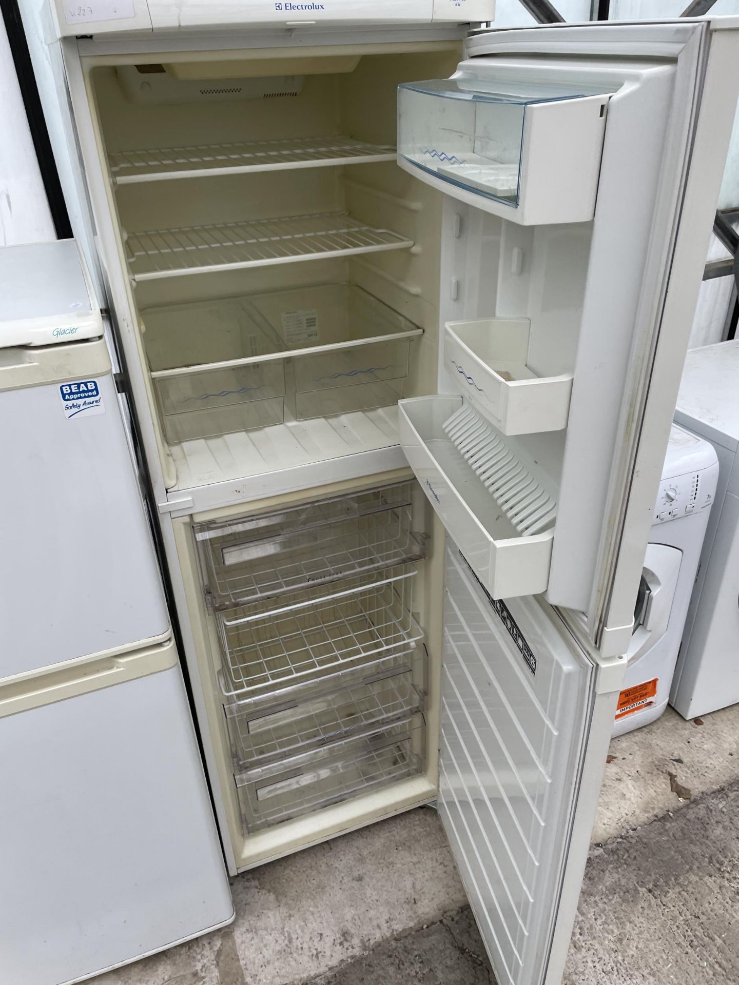 A WHITE ELECTROLUX UPRIGHT FRIDGE FREEZER - Image 2 of 3