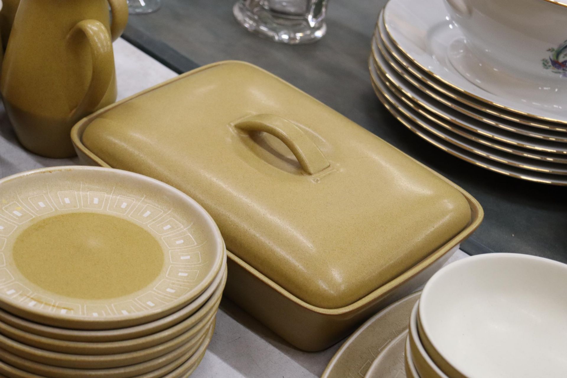 A DENBY MUSTARD COLOURED DINNER SERVICE, TO INCLUDE VARIOUS SIZES OF PLATES, A CASSEROLE DISH, - Image 8 of 9