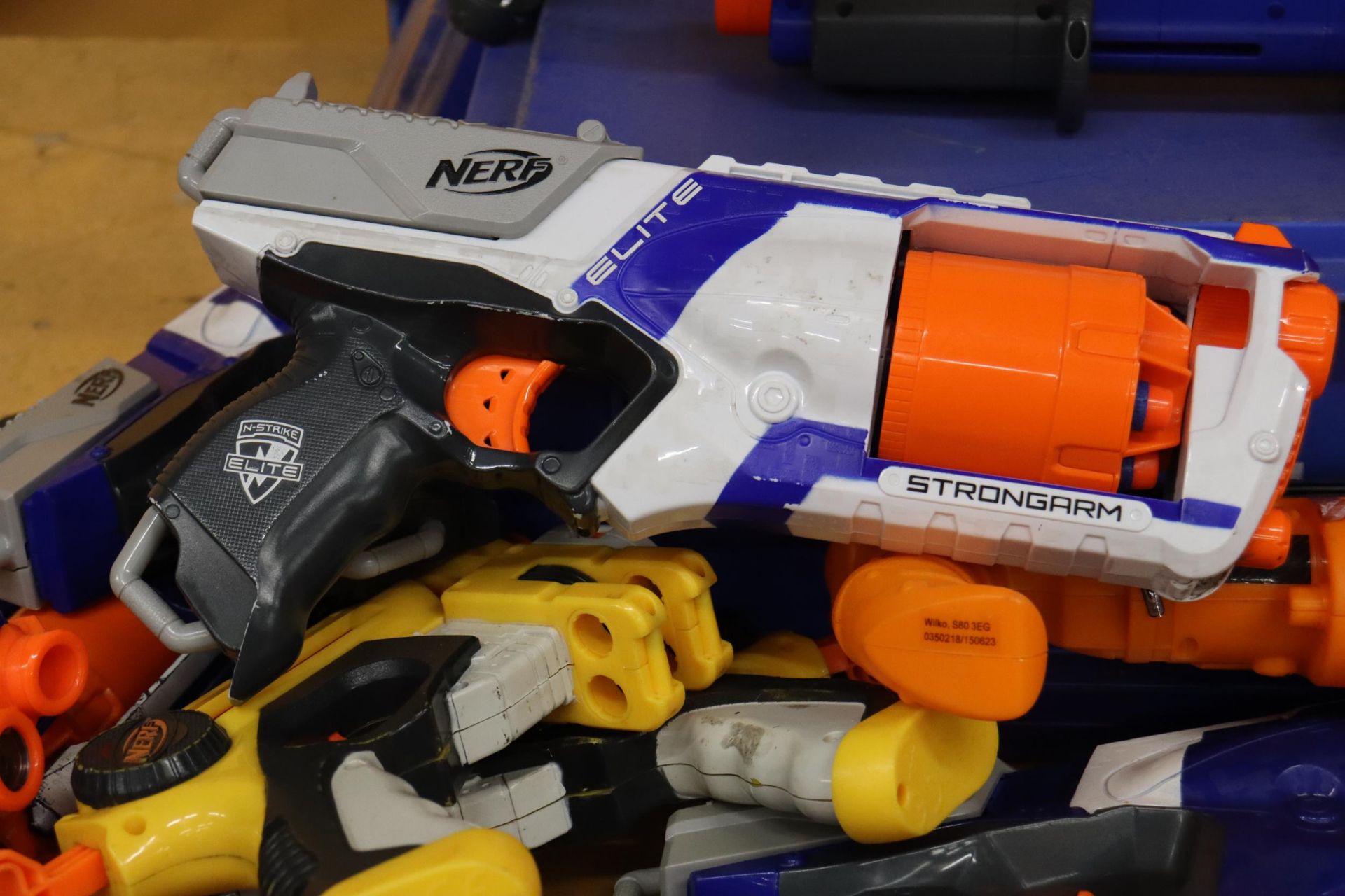 A QUANTITY OF NERF GUNS - 15 IN TOTAL - Image 4 of 7