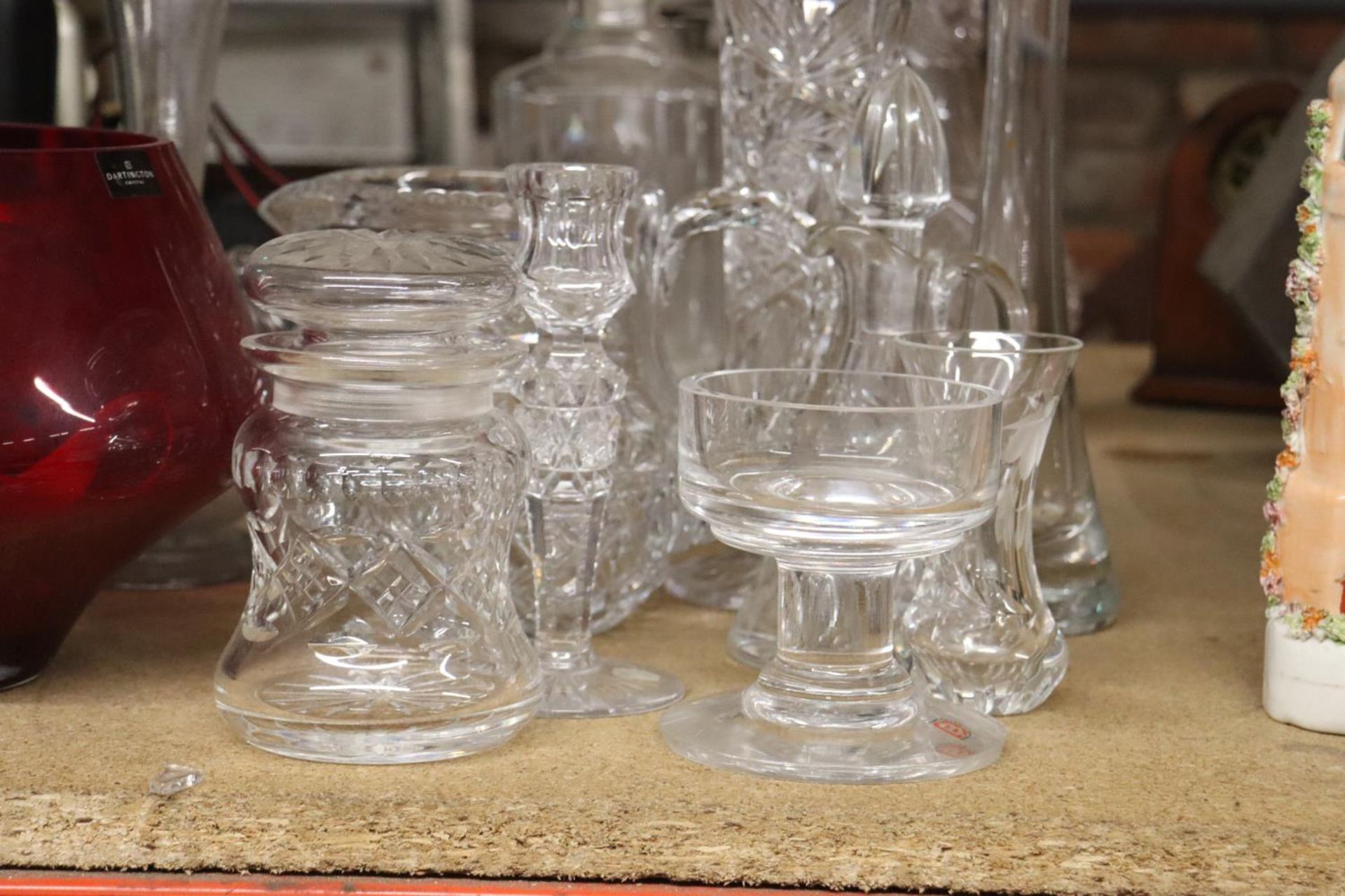 A QUANTITY OF GLASSWARE TO INCLUDE A RED DARTINGTON BOWL, SWEET JAR, VASES, ETC., - Image 3 of 5