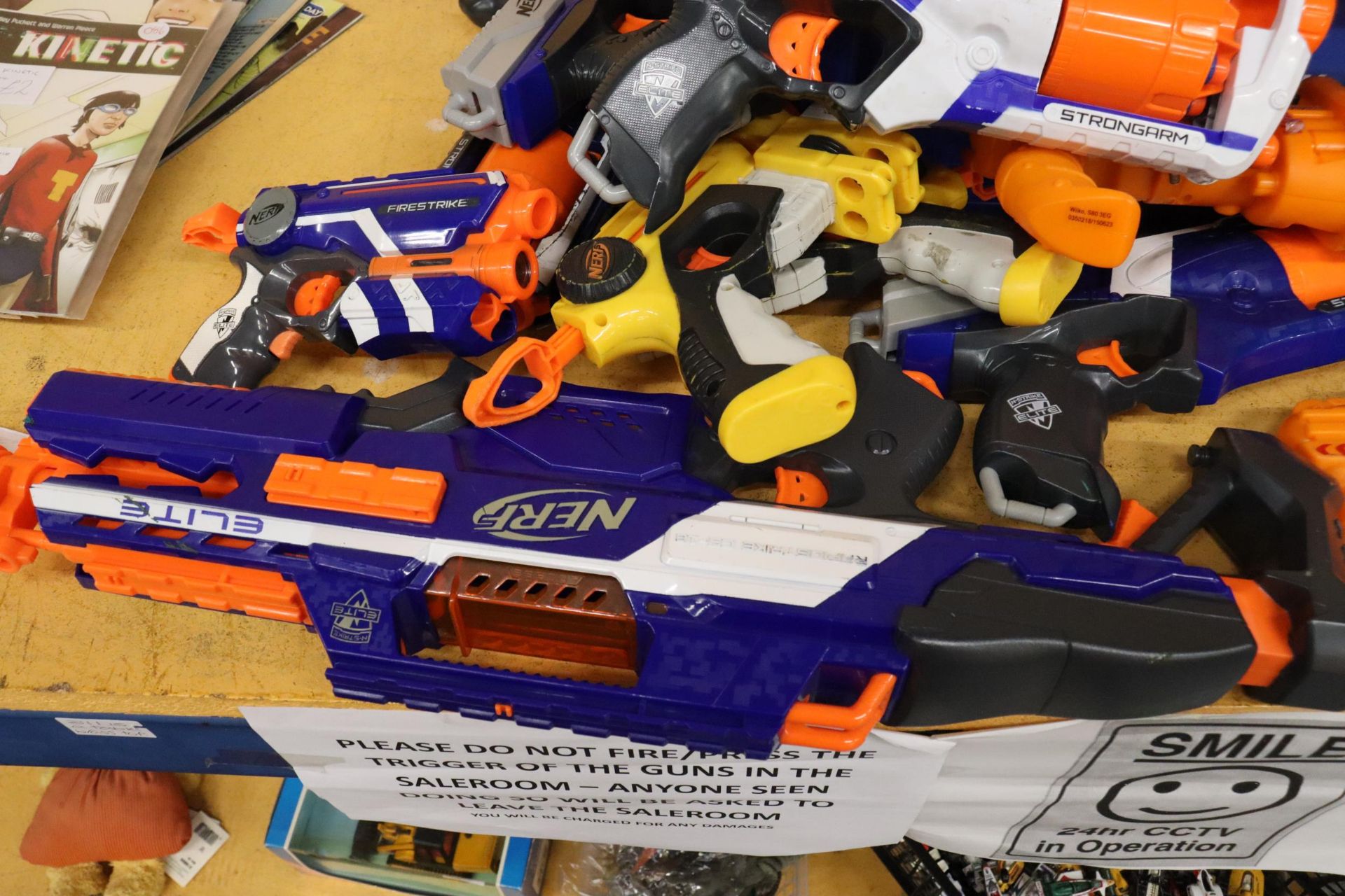 A QUANTITY OF NERF GUNS - 15 IN TOTAL - Image 5 of 7