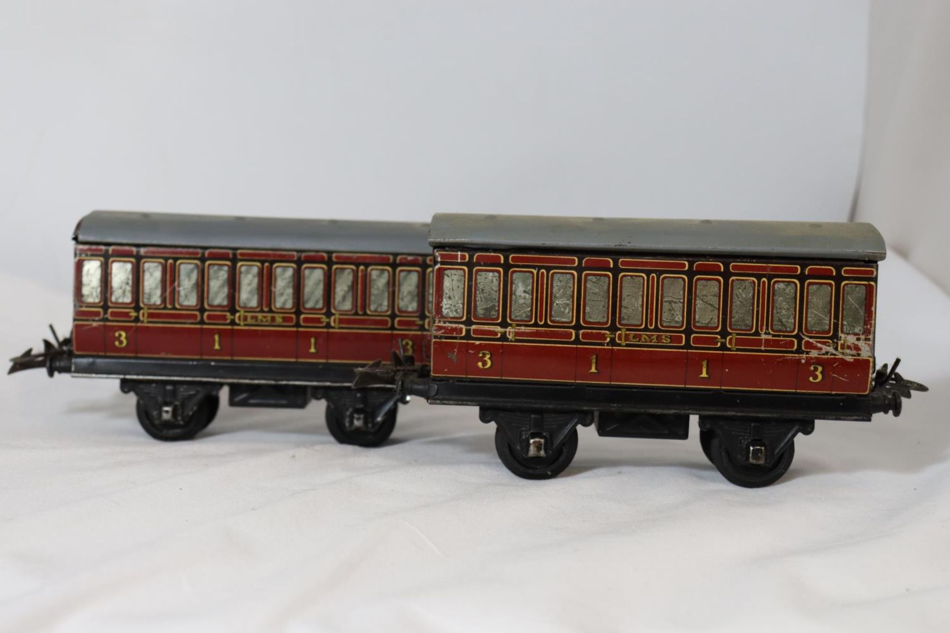 TWO HORNBY .30 GAUGE METAL RAILWAY CARRIAGES LENGTH 17 CM - Image 3 of 5