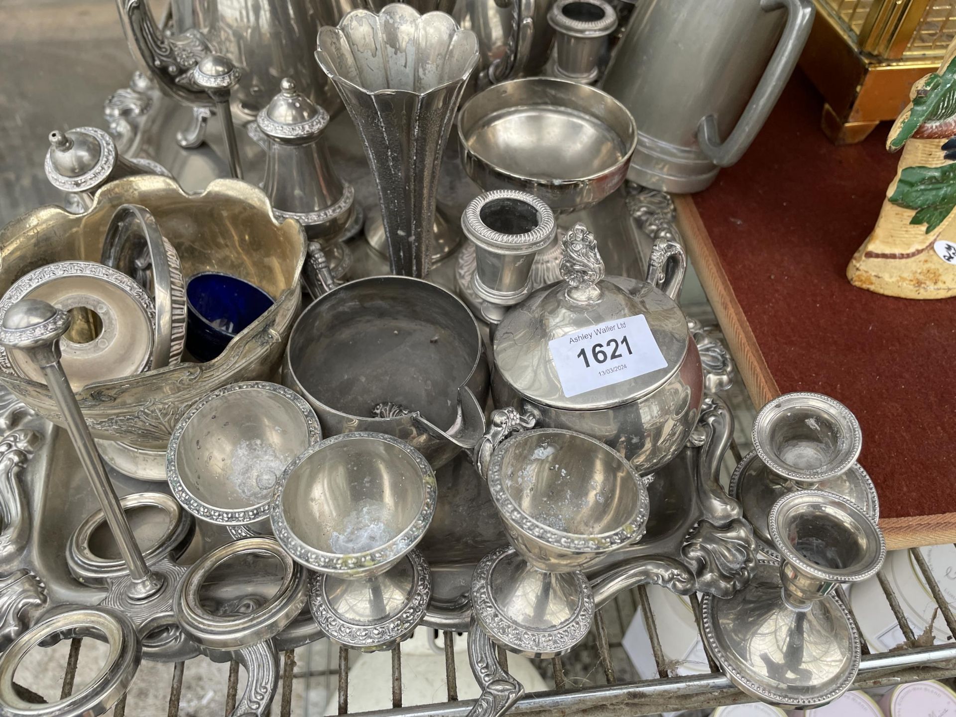 A LARGE ASSORTMENT OF SILVER PLATED ITEMS TO INCLUDE A TRAY, COFFEE POTS, CANDLE STICKS AND EGG CUPS - Image 2 of 3