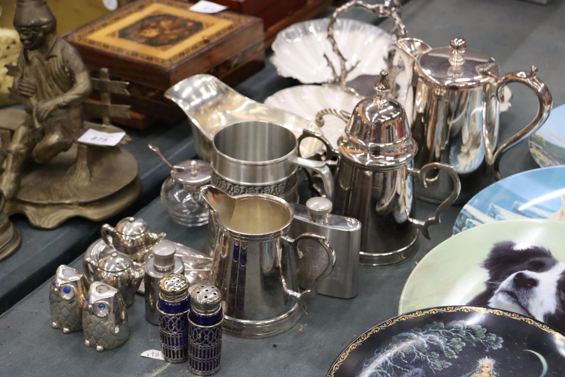 A QUANTITY OF SILVER PLATE TO INCLUDE VINTAGE LEONARD COBALT BLUE WITH SILVER OVERLAY SALT AND - Image 2 of 9