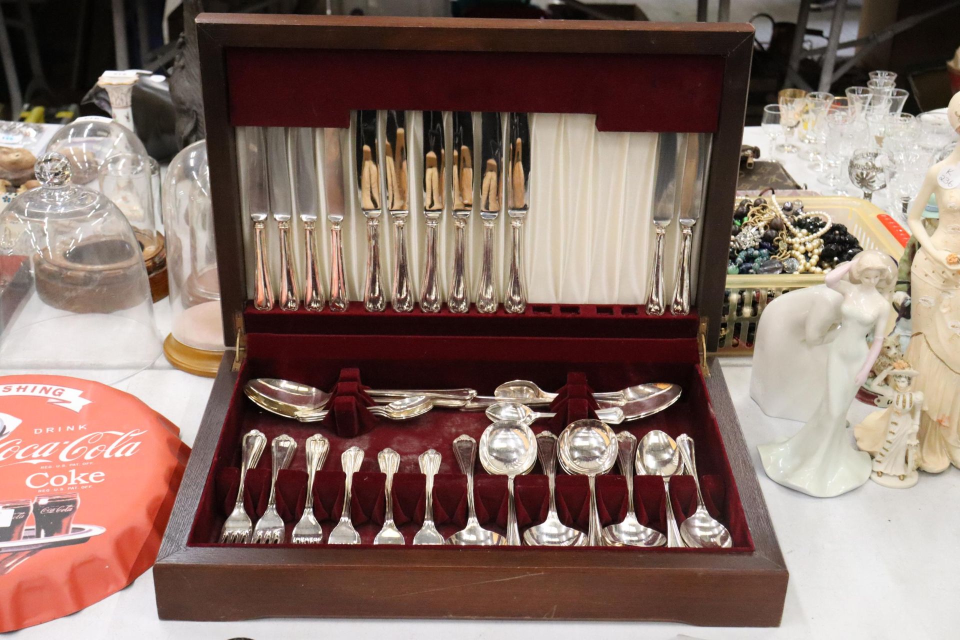 A LARGE CANTEEN OF CUTLERY