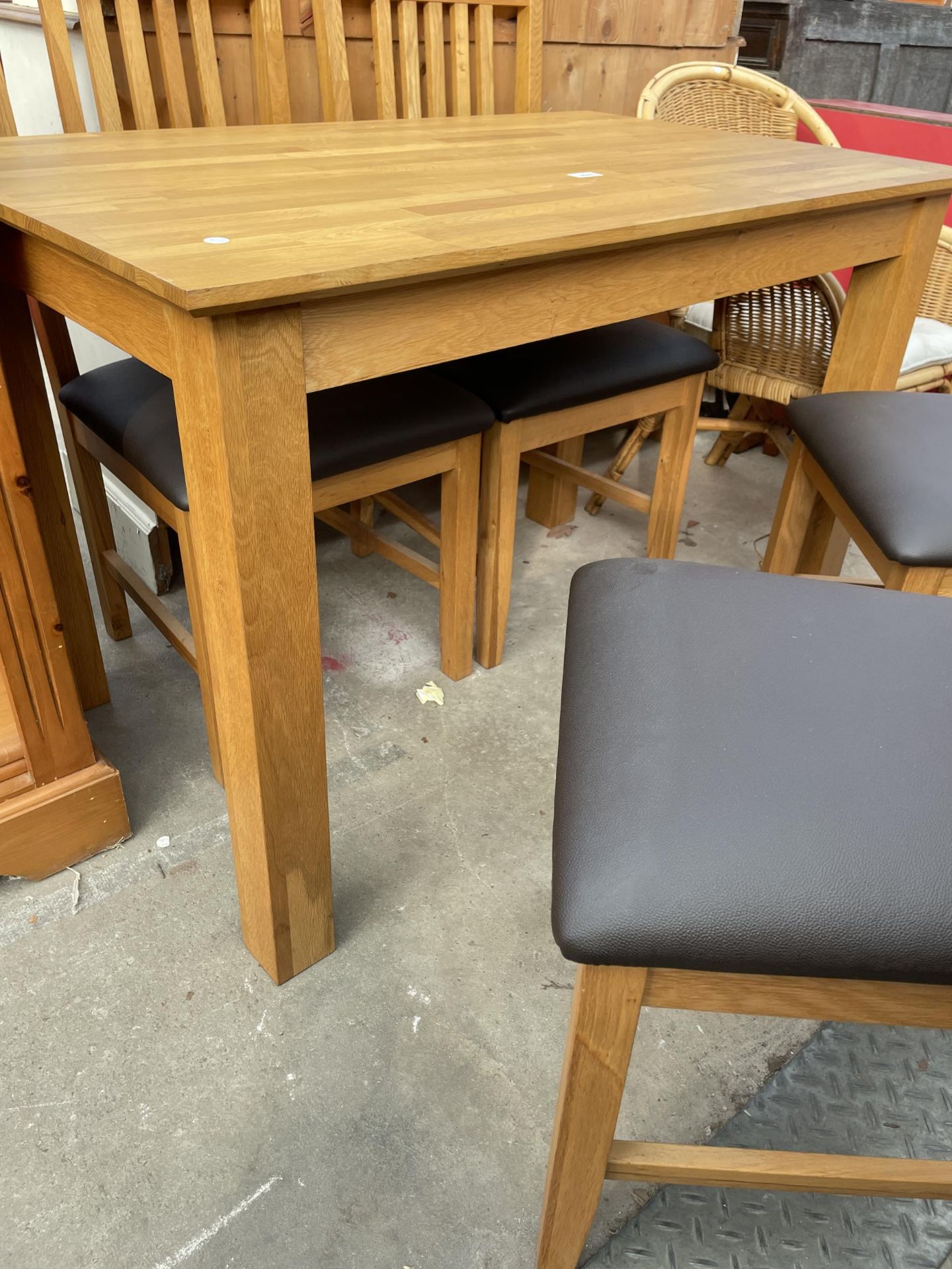 A MODERN OAK WOODBLOCK DINING TABLE, 45" X 28", AND FOUR CHAIRS - Image 3 of 5