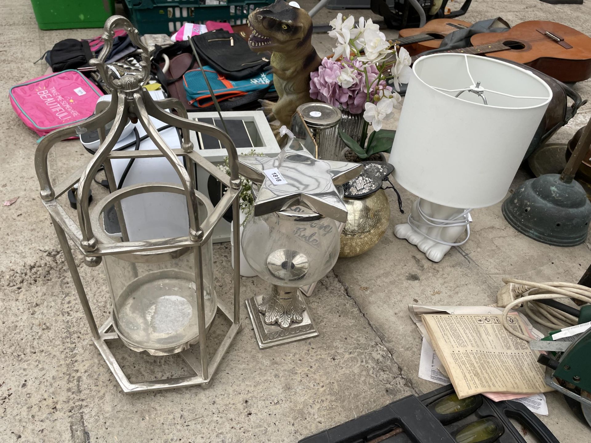 AN ASSORTMENT OF ITEMS TO INCLUDE A TOMMEE TIPPEE PREP MACHINE, CANDLE HOLDERS AND VASES ETC - Bild 3 aus 4