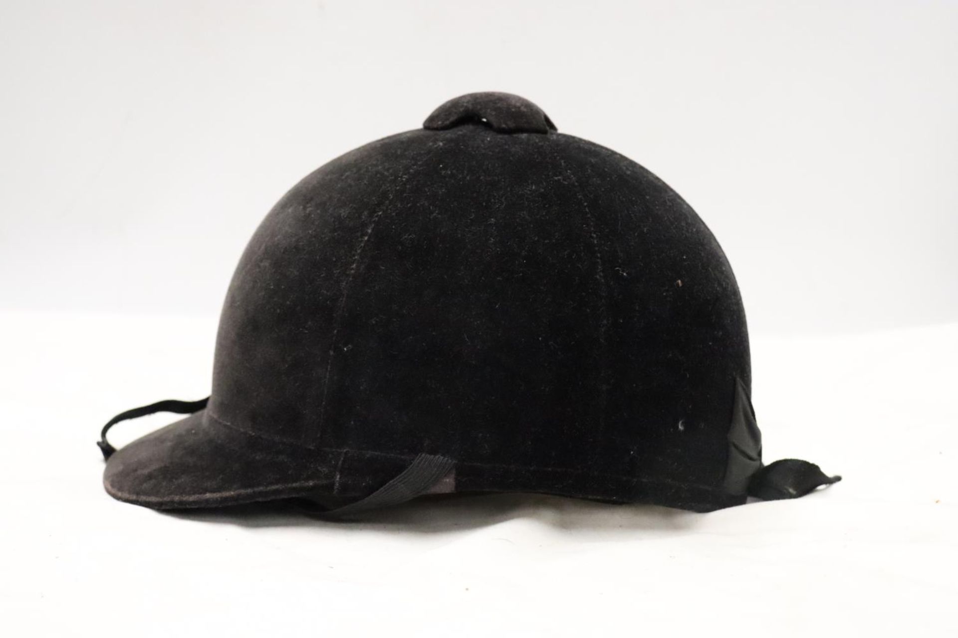 A VINTAGE TRESS & CO LONDON RIDING HAT - SIZE 6 3/4 - Image 3 of 6
