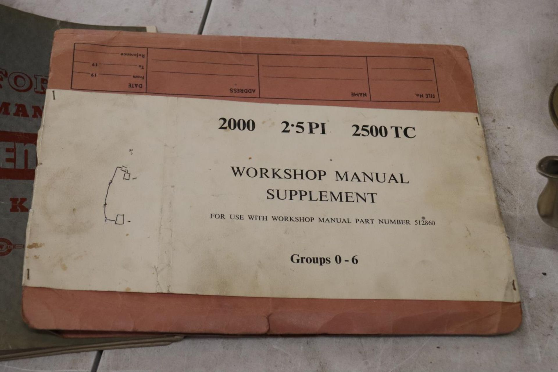 A QUANTITY OF VINTAGE CAR MANUALS - Image 6 of 7