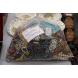 A LARGE QUANTITY OF UNSORTED COSTUME JEWELLERY - 7 KG IN TOTAL