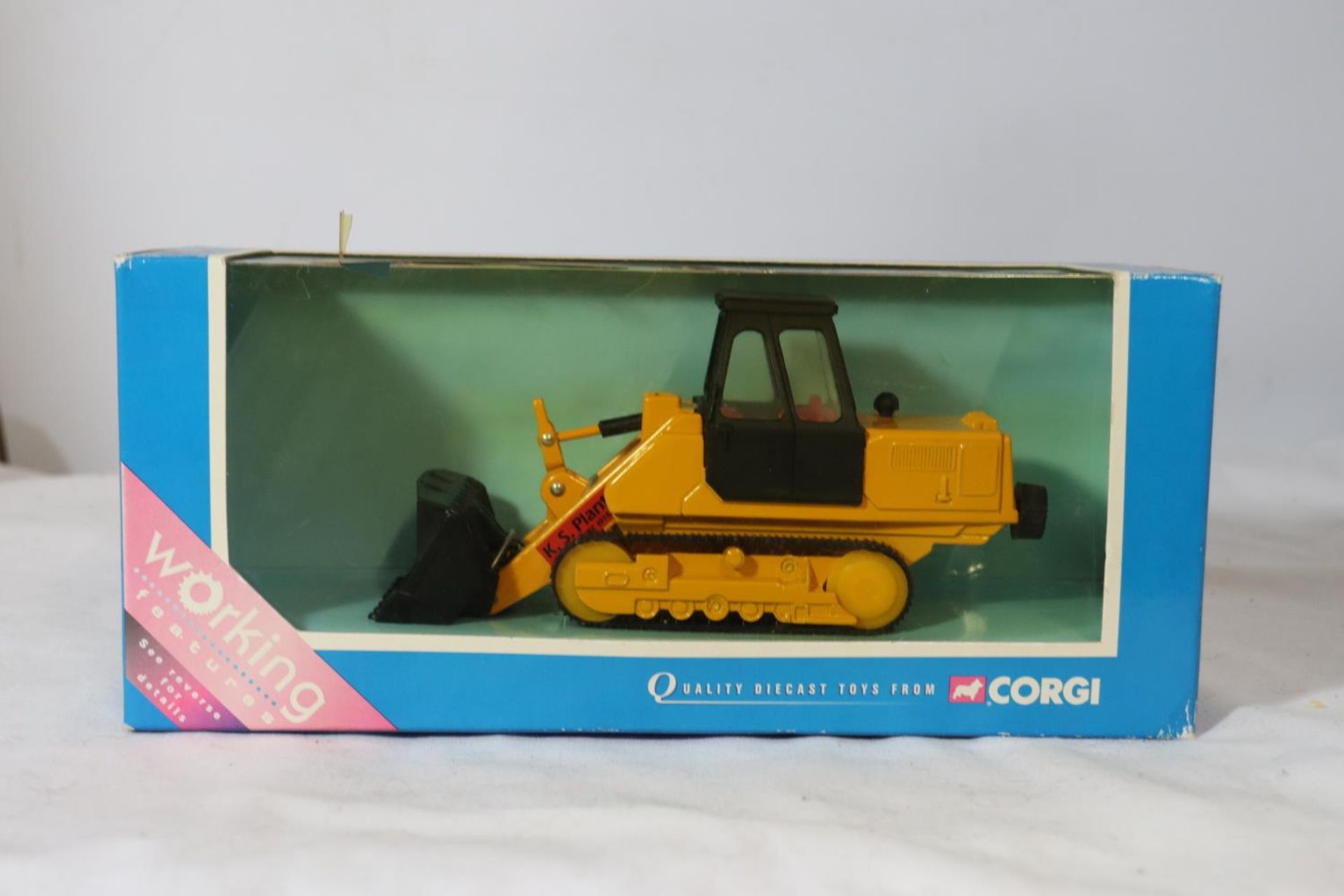 A DIECAST CORGI 66401 KS PLANT HIRE LOADER FULLY FUNCTIONING AND OPERATING BUCKET