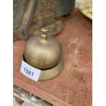 A SMALL VINTAGE BRASS BUTLERS/RECIEPTION BELL