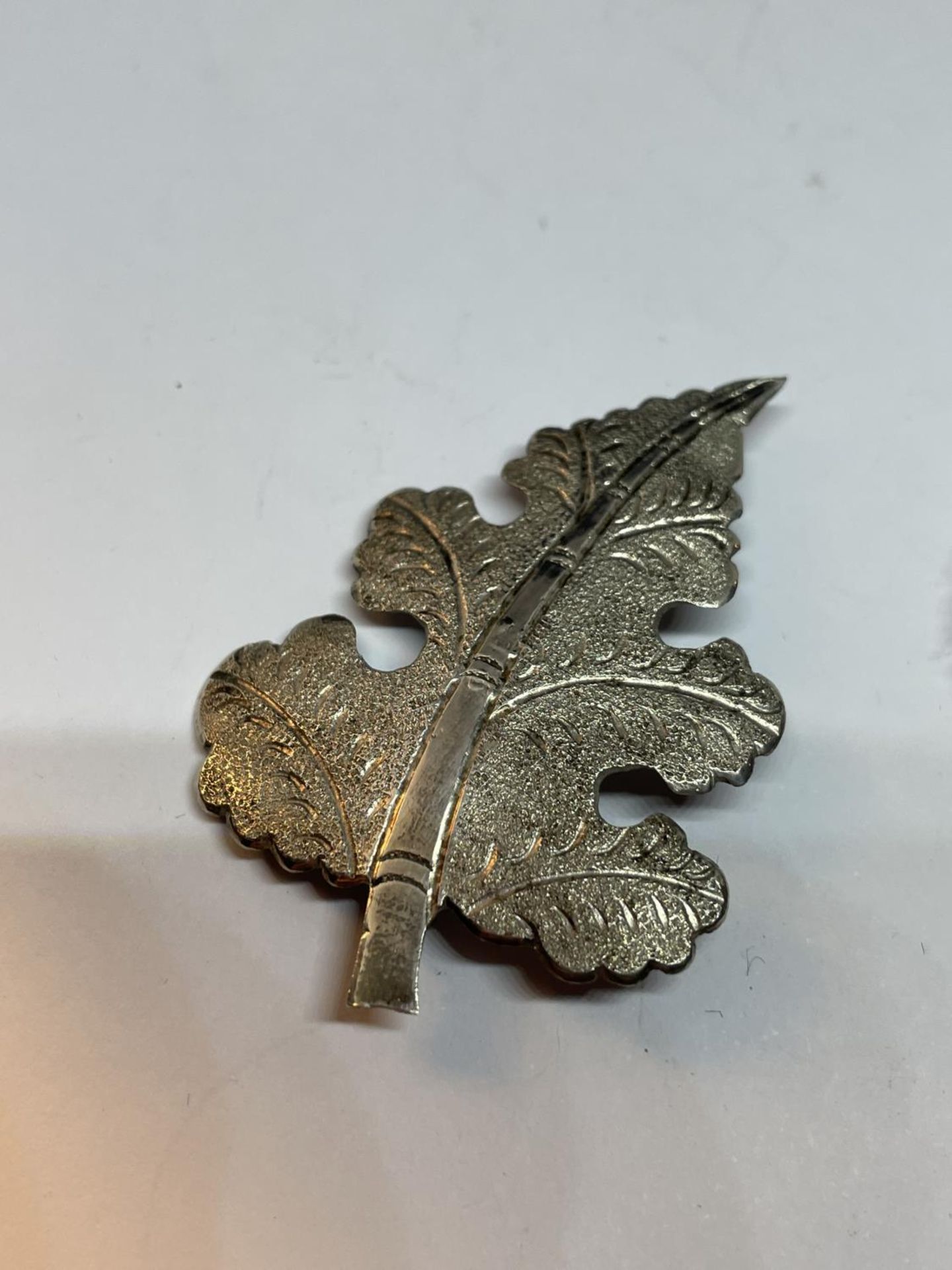 TWO SILVER BROOCHES - Image 2 of 4
