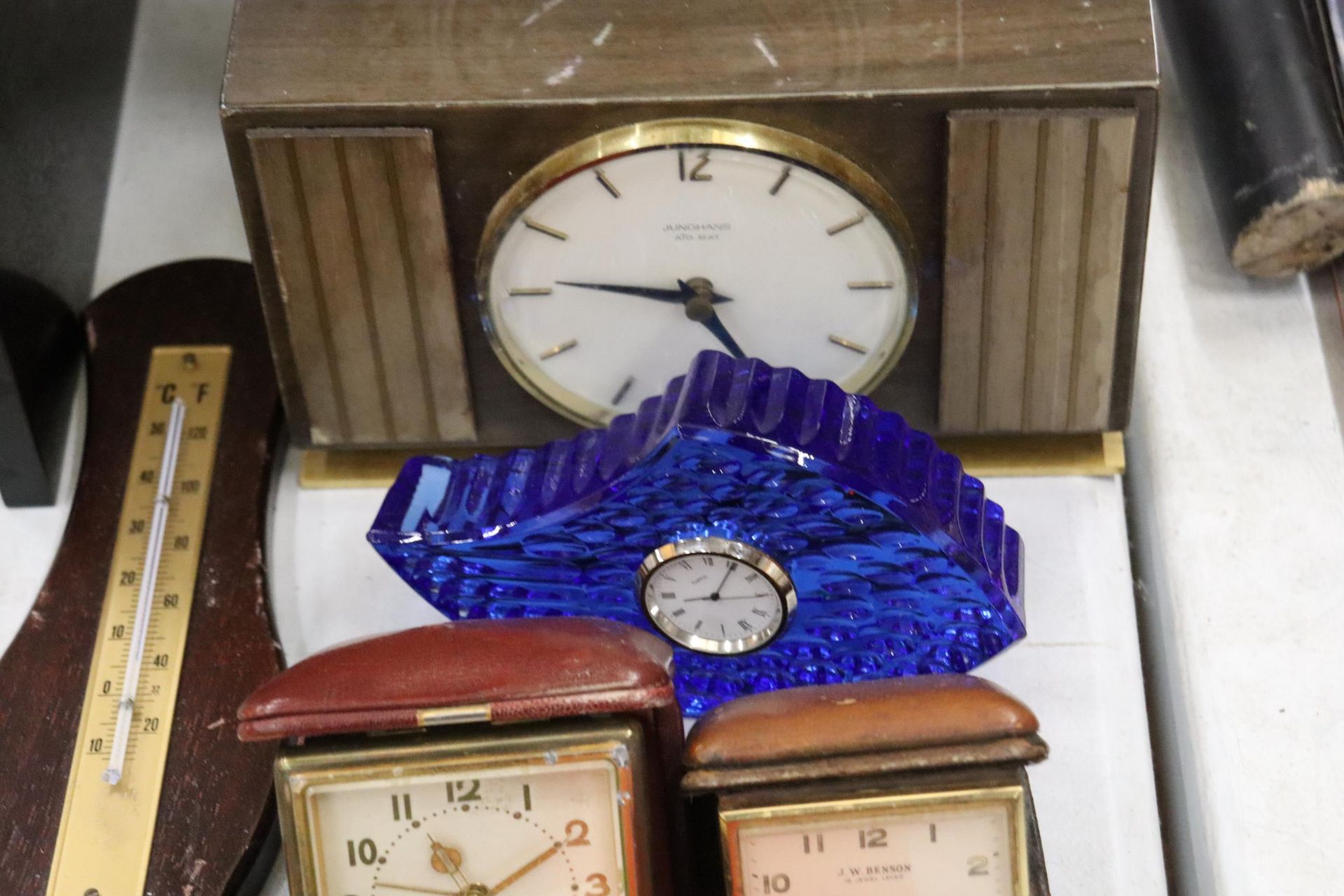 SEVEN VINTAGE CLOCKS AND A BAROMETER - Image 5 of 10