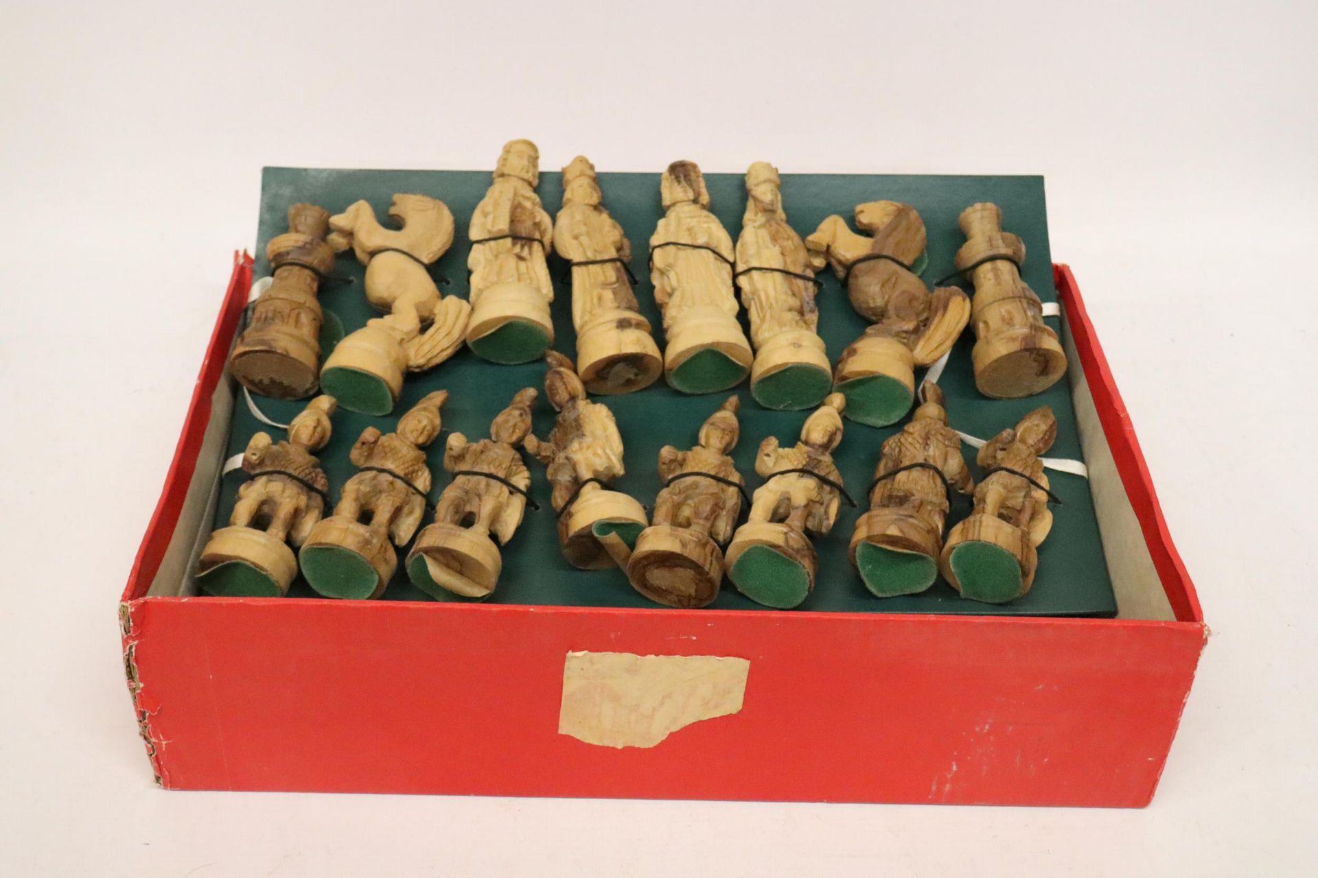 A HAND CARVED WOODEN CHESS SET FROM TAMIL SOUTH INDIA - Image 2 of 10