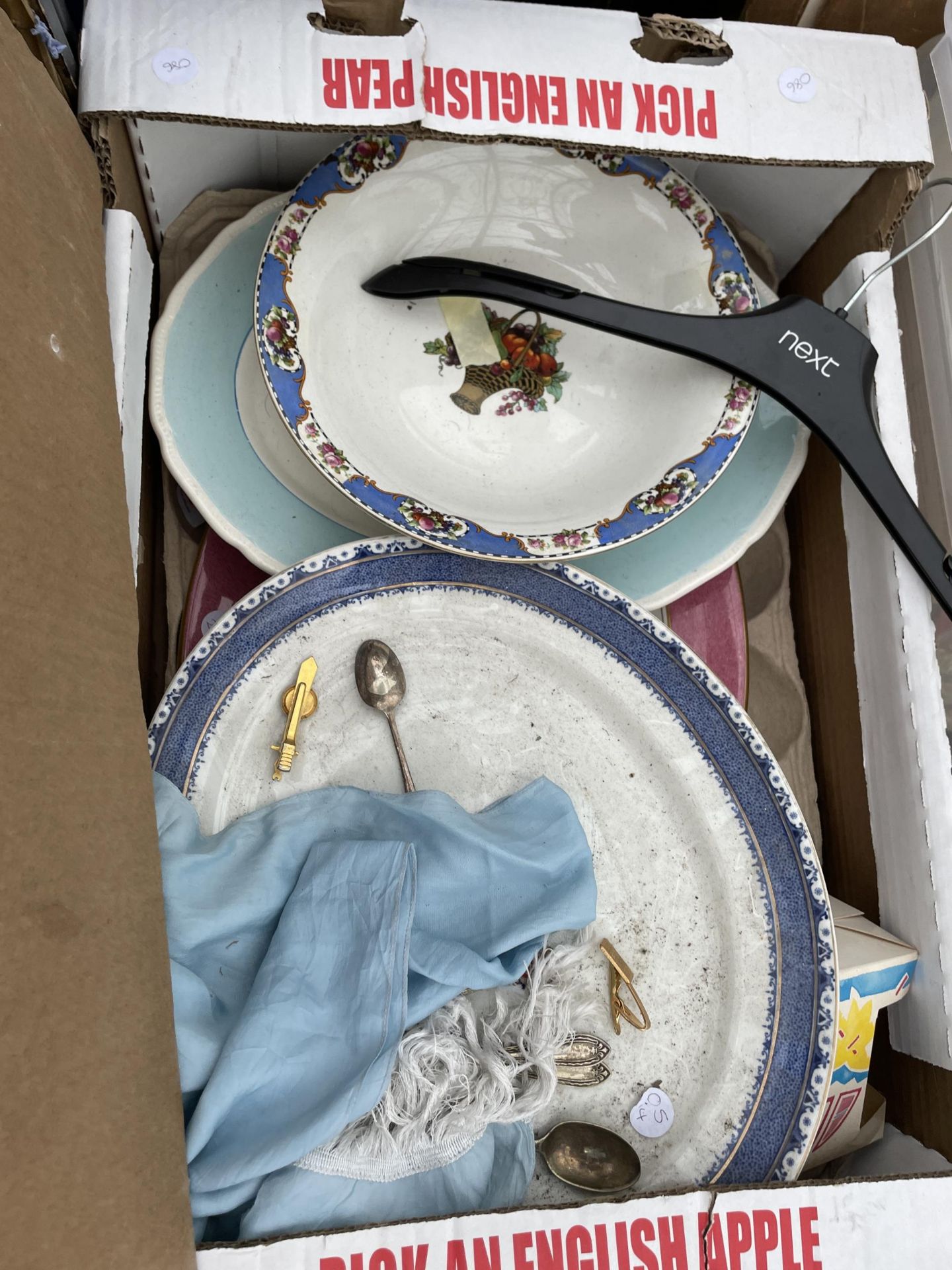 AN ASSORTMENT OF HOUSEHOLD CLEARANCE ITEMS - Image 7 of 7