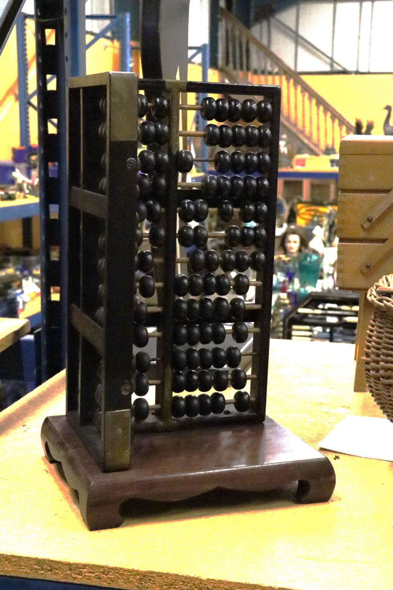 A LARGE VINTAGE WOODEN ABACUS WITH TWO SIDES OF BEADS, HEIGHT APPROX 42CM - Bild 3 aus 4