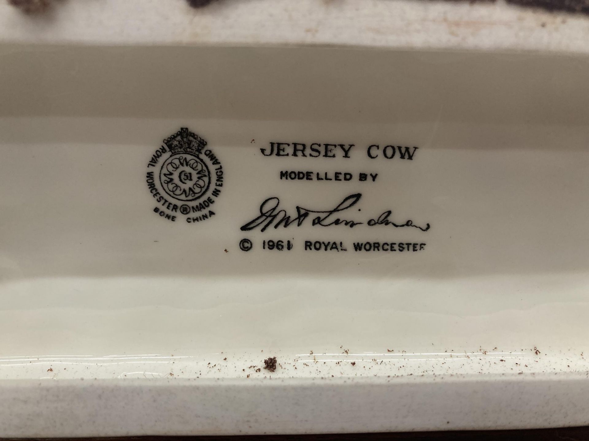 A ROYAL WORCESTER MODEL OF A JERSEY COW MODELLED BY DORIS LINDNER AND PRODUCED IN A LIMITED - Image 5 of 5