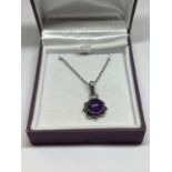 A SILVER AND AMETHYST NECKLACE IN A PRESENTATION BOX