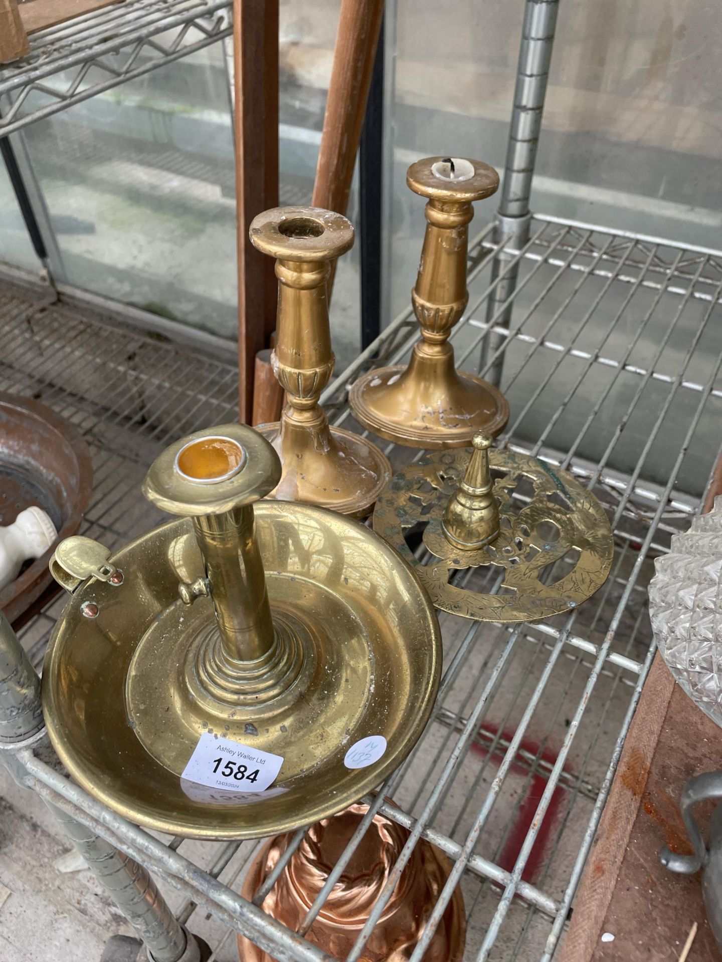 THREE BRASS CANDLESTICKS AND A FURTHER BRASS TRIVET AND CANDLE SNUFFER