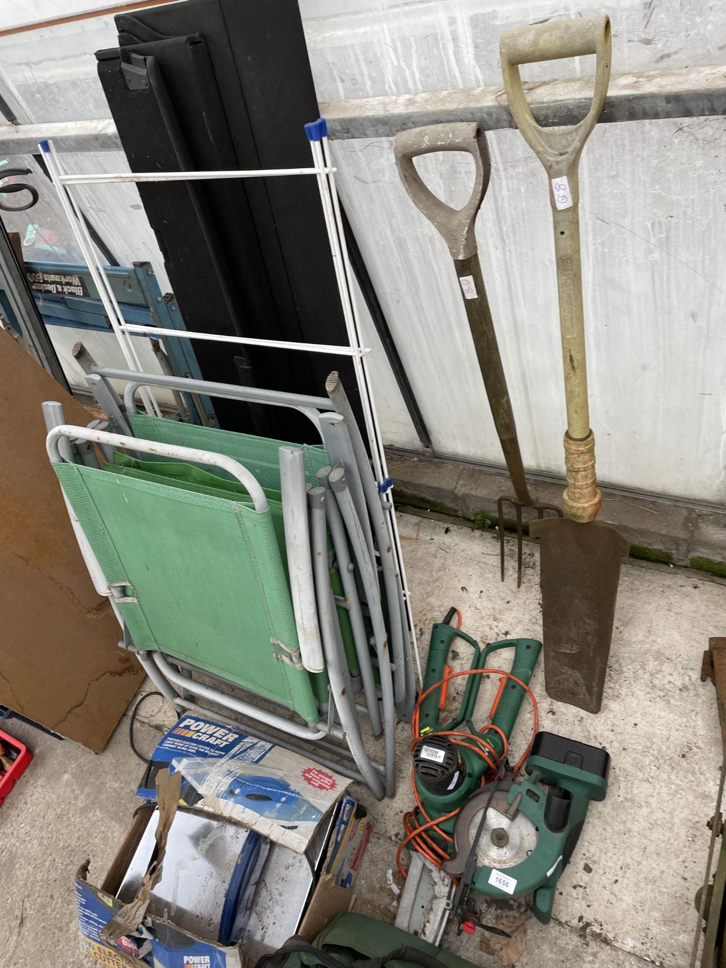 AN ASSORTMENT OF ITEMS TO INCLUDE GARDEN CHAIRS, AN ELECTRIC TILE CUTTER AND A SPADE ETC - Image 2 of 3