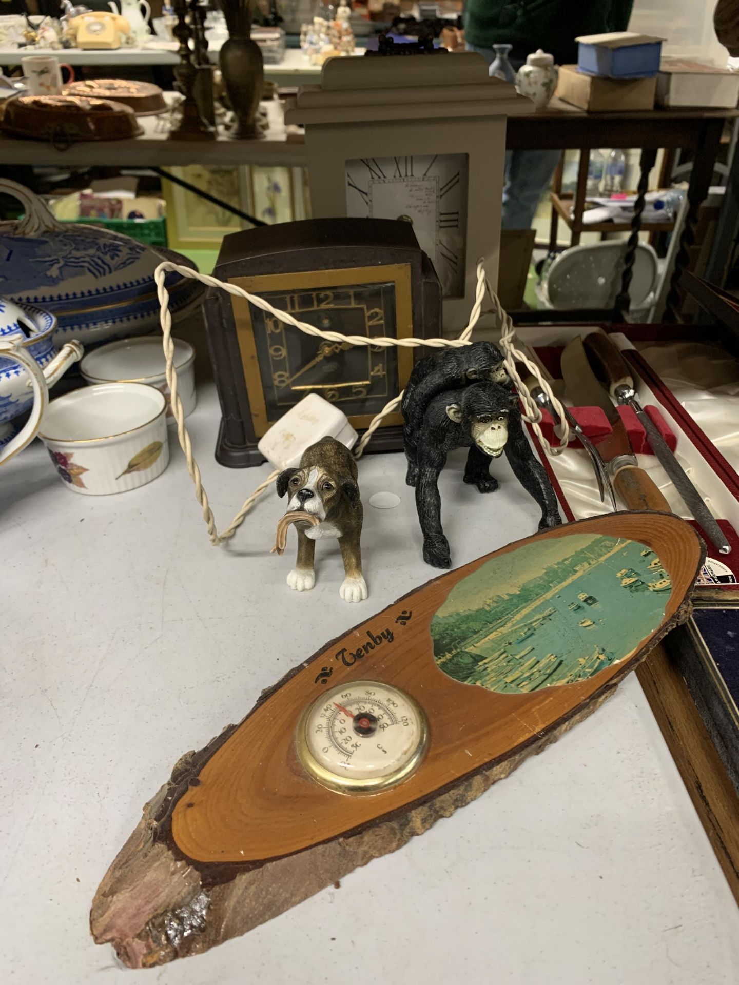 A VINTAGE SMITHS, BAKELITE, ELECTRIC CLOCK, A MANTLE CLOCK, A 'TENBY' BAROMETER AND TWO ANIMALS