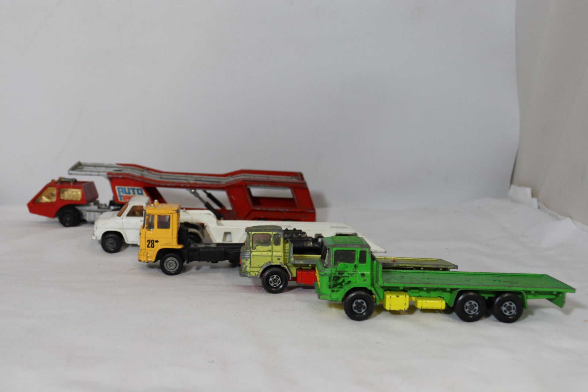 A QUANTITY OF MATCHBOX CAR TRANSPORTER TRUCKS AND FURTHER TRUCKS - Image 5 of 6