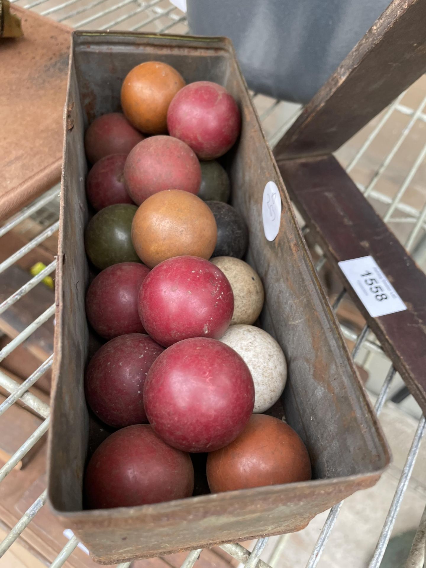 A SET OF SMALL VINTAGE POOL BALLS AND A TRIANGLE - Bild 2 aus 2