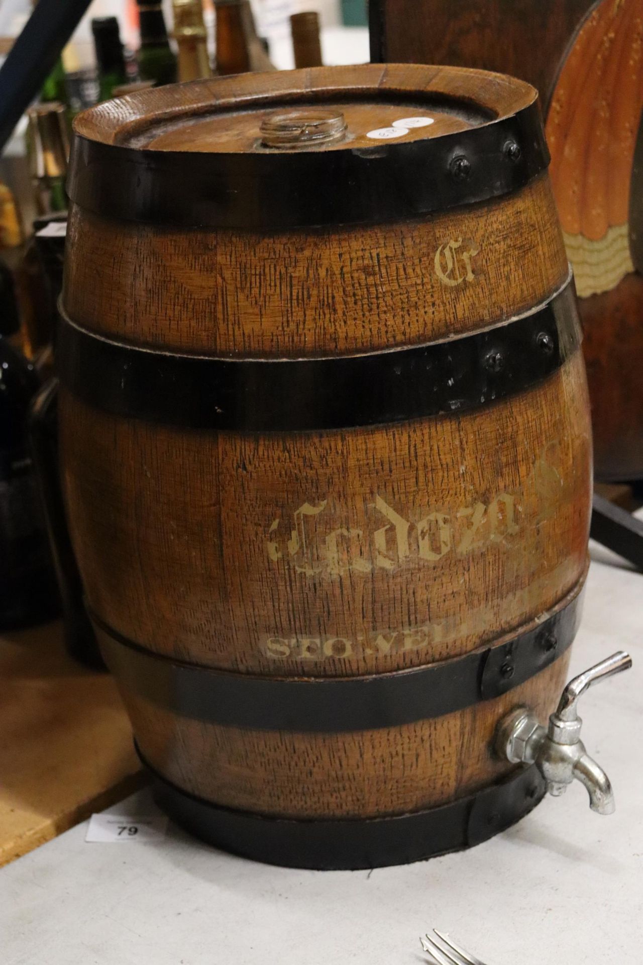 A VINTAGE OAK SHERRY CASK WITH TAP - Bild 2 aus 5