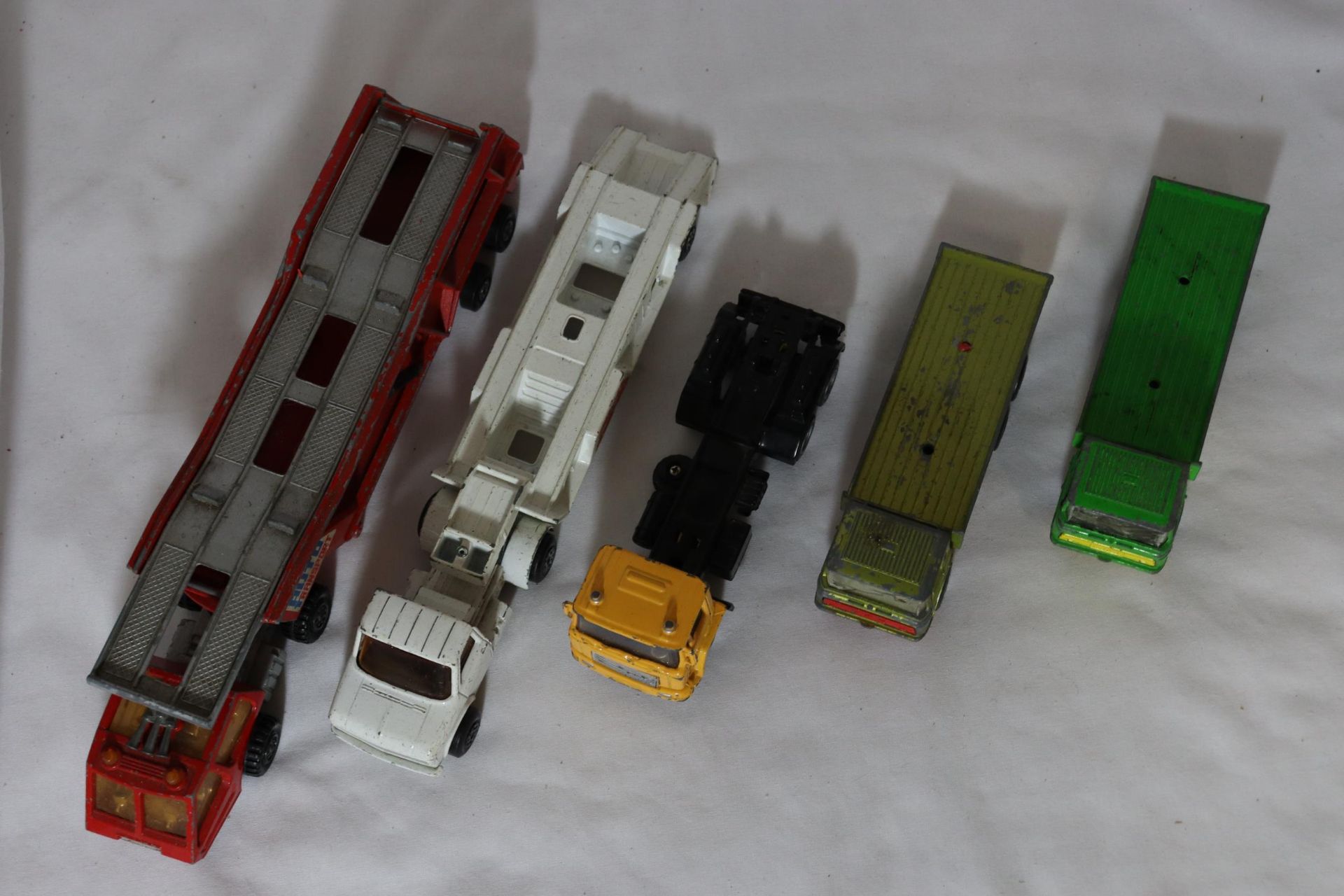 A QUANTITY OF MATCHBOX CAR TRANSPORTER TRUCKS AND FURTHER TRUCKS - Image 4 of 6
