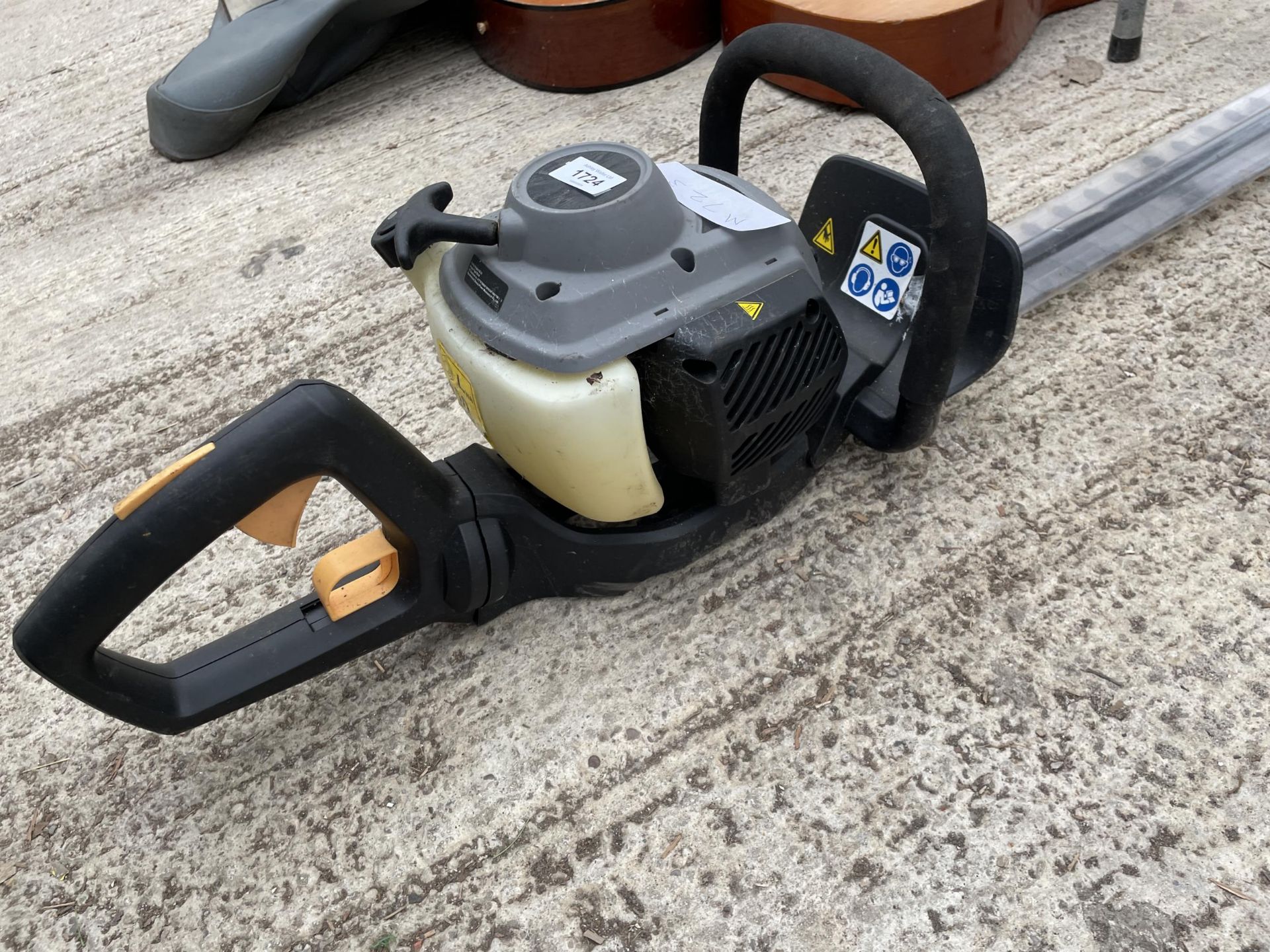 A TITAN PETROL HEDGE TRIMMER - Image 3 of 3